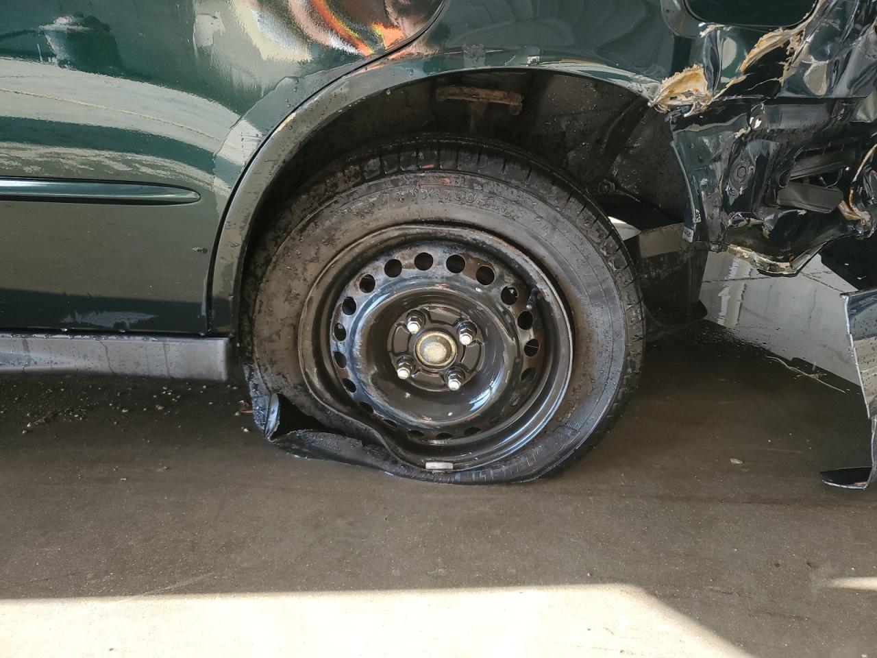 2001 Honda Accord Lx Green vin: 1HGCG56441A139481 Damage: Left Rear Wheel, Broken, Replacement Required