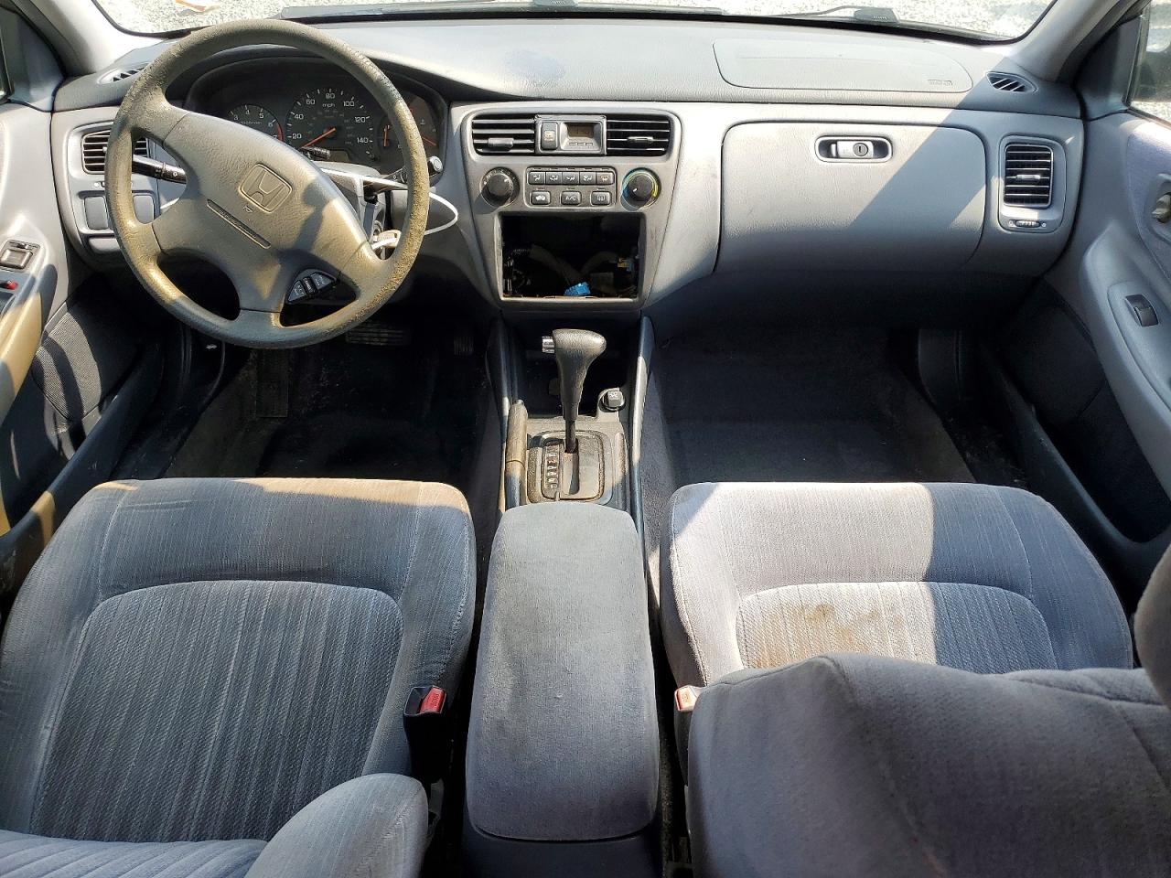 1998 Honda Accord Lx Silver vin: 1HGCG5644WA023334