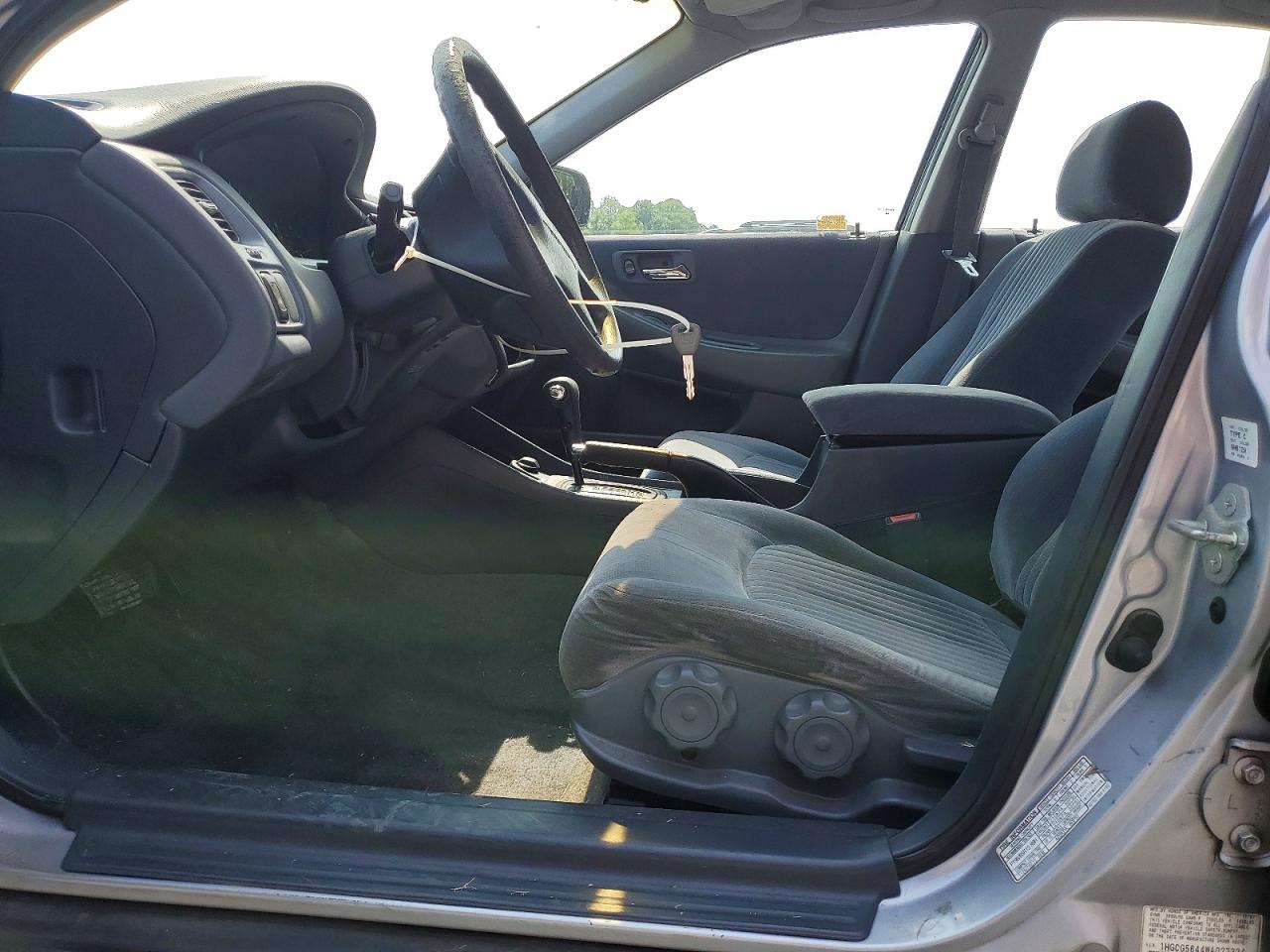 1998 Honda Accord Lx Silver vin: 1HGCG5644WA023334