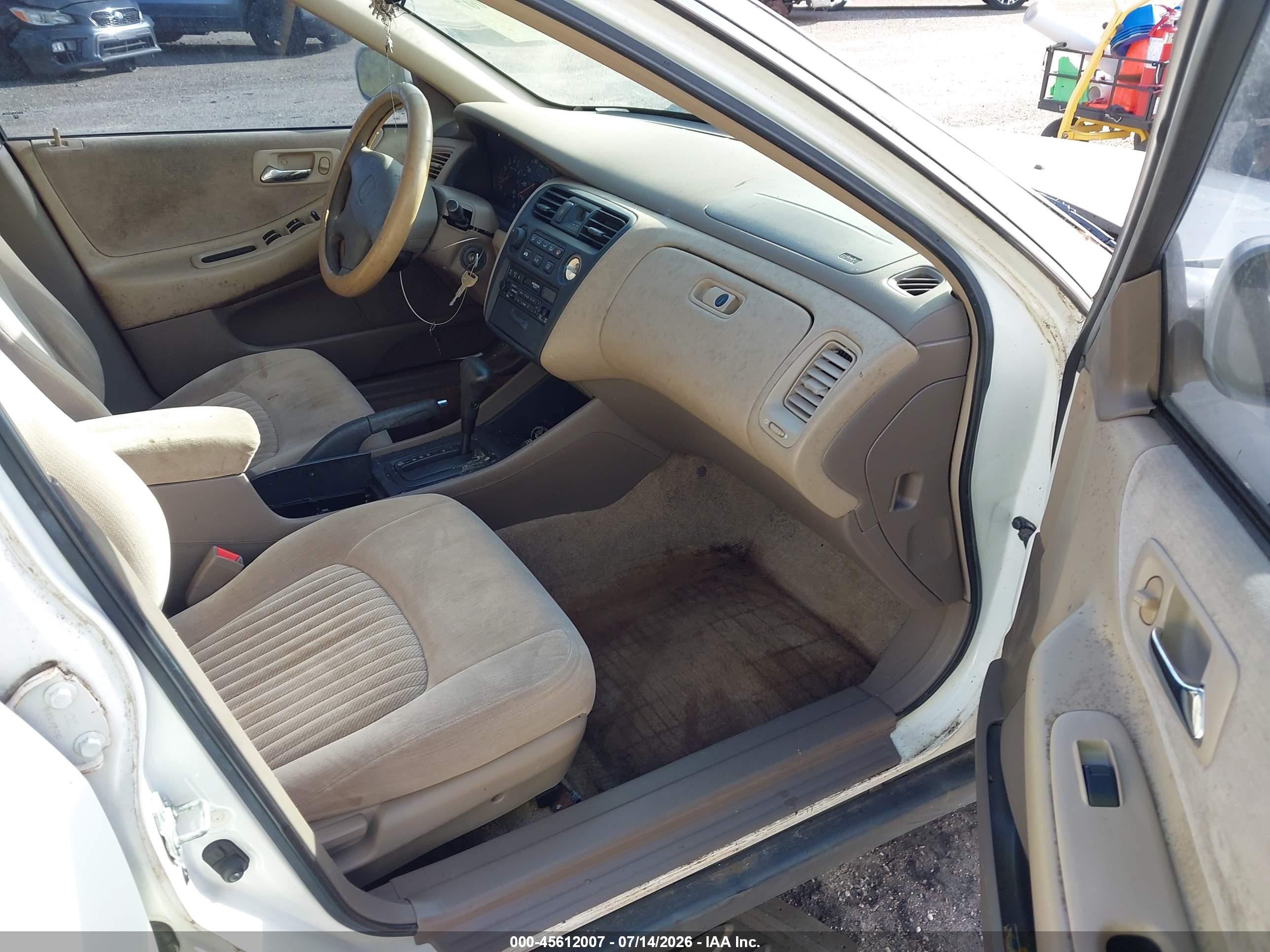 1998 Honda Accord Lx White vin: 1HGCG5645WA146401