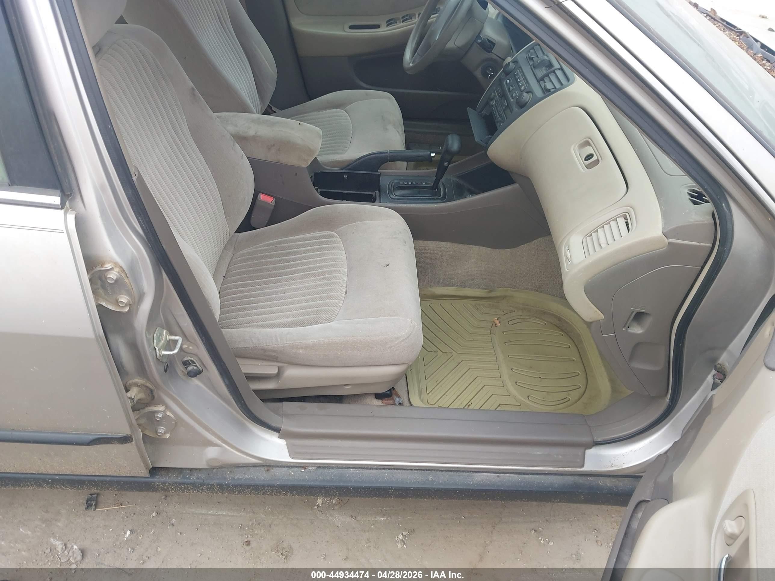 1998 Honda Accord Lx Cream vin: 1HGCG5645WA215183