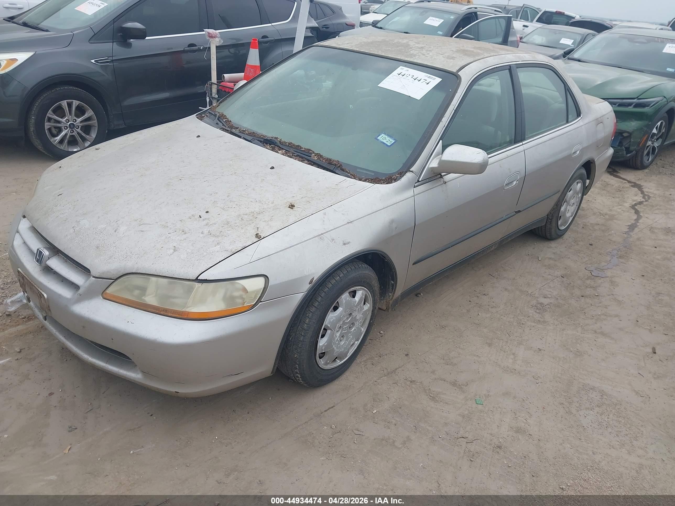 1998 Honda Accord Lx Cream vin: 1HGCG5645WA215183
