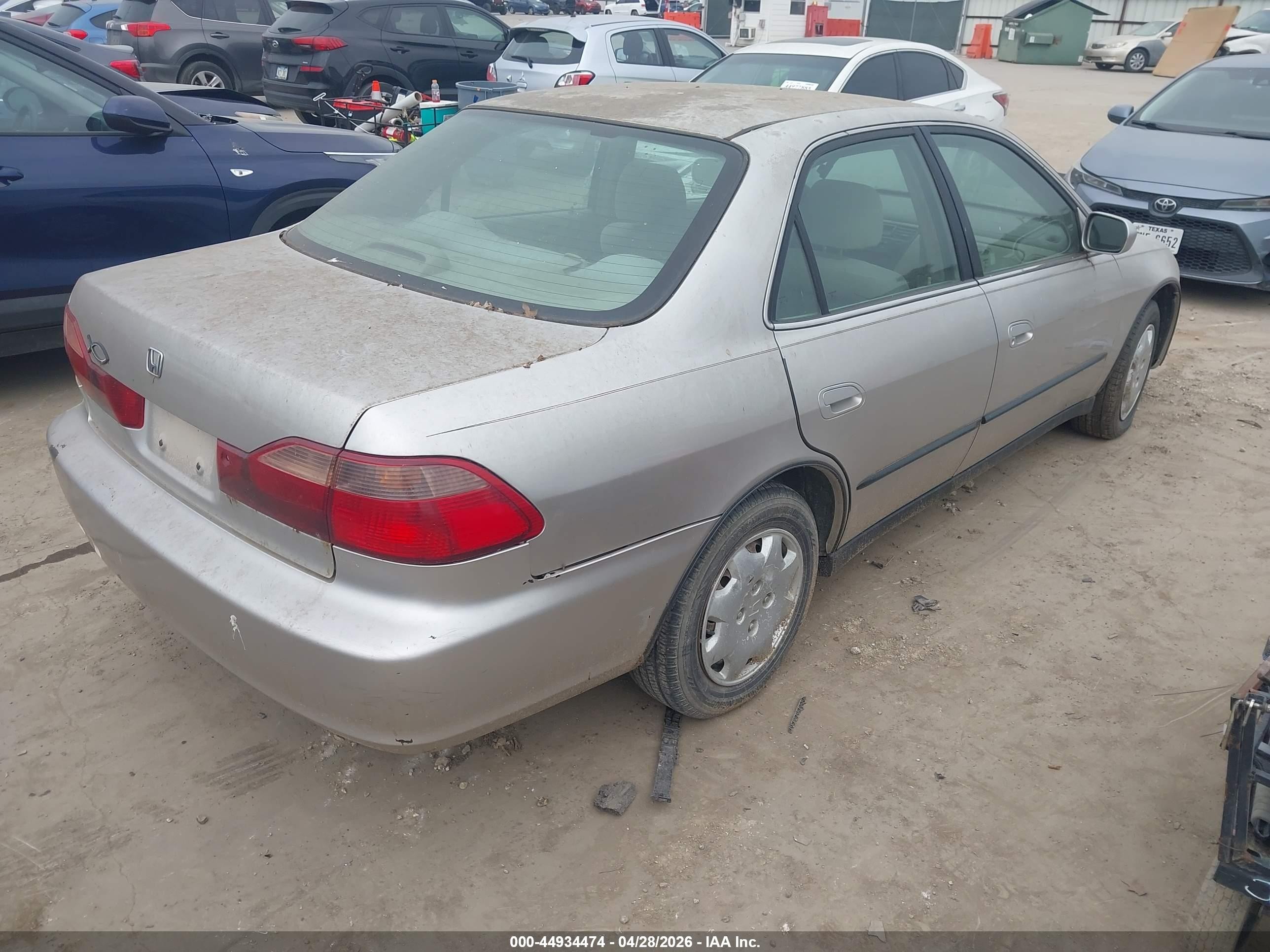 1998 Honda Accord Lx Cream vin: 1HGCG5645WA215183