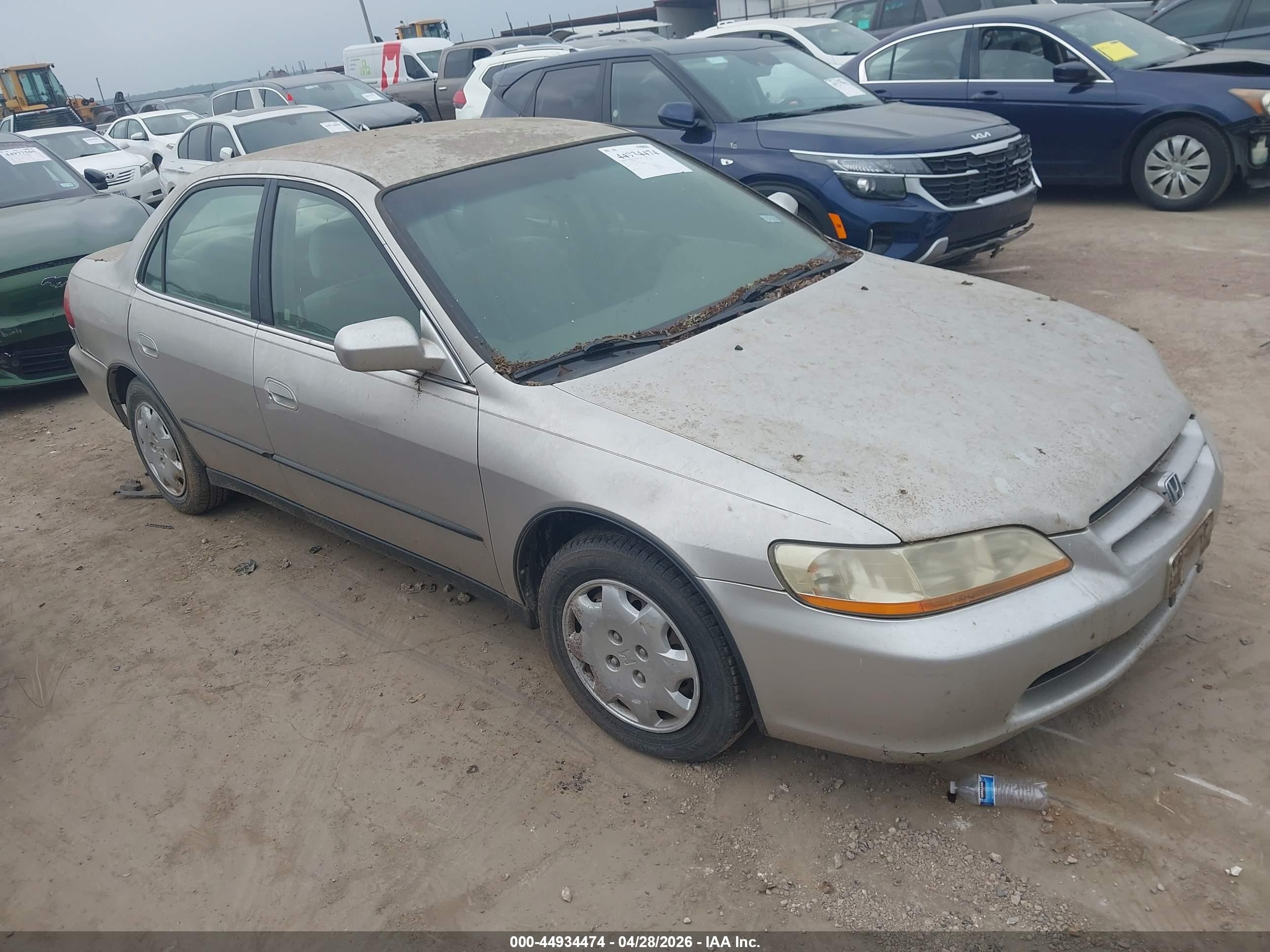 1998 Honda Accord Lx Cream vin: 1HGCG5645WA215183