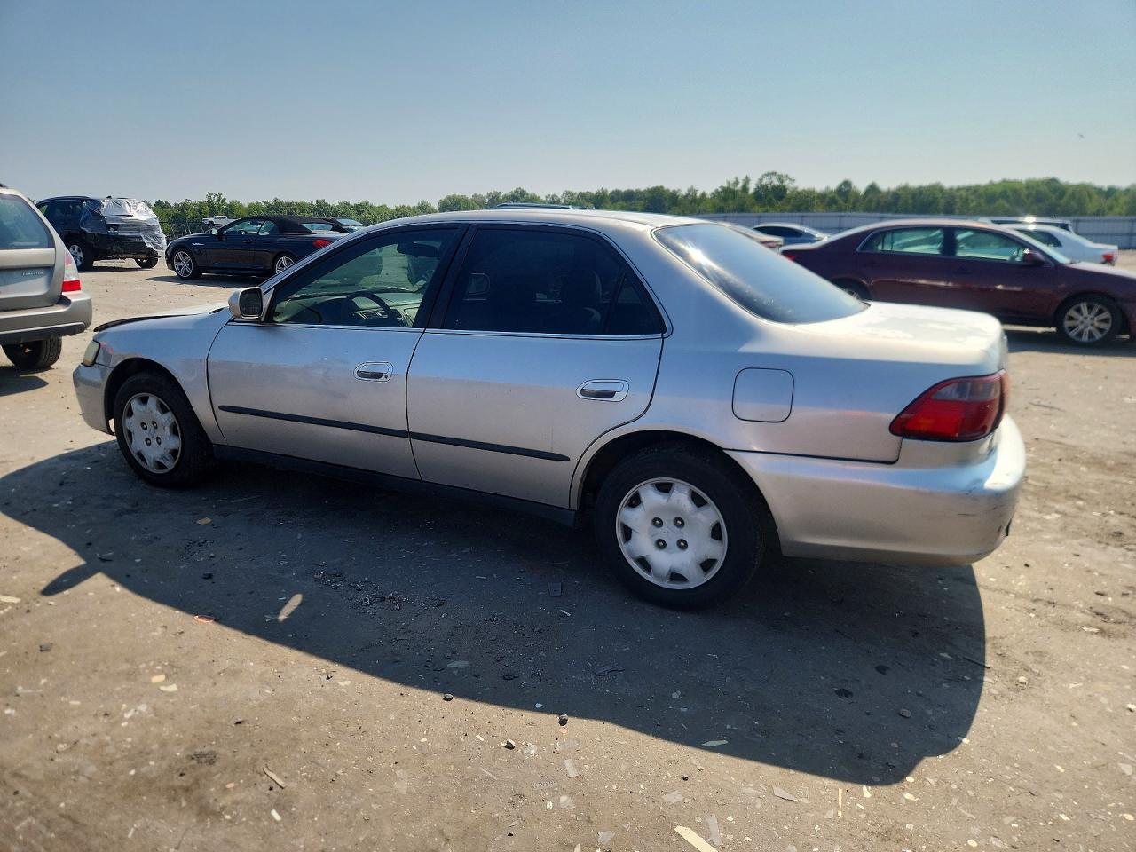 1998 Honda Accord Lx Silver vin: 1HGCG5645WA256106
