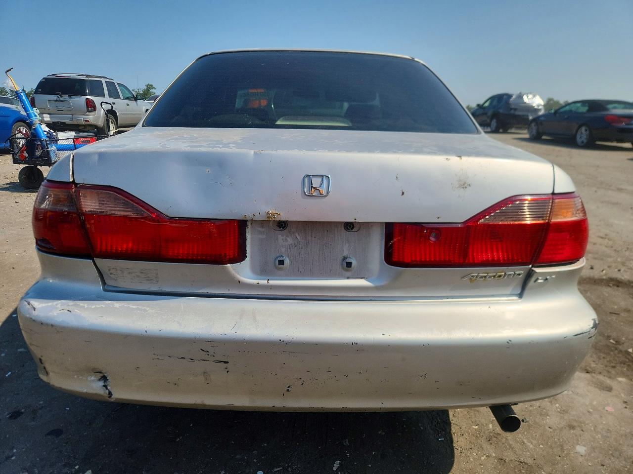 1998 Honda Accord Lx Silver vin: 1HGCG5645WA256106