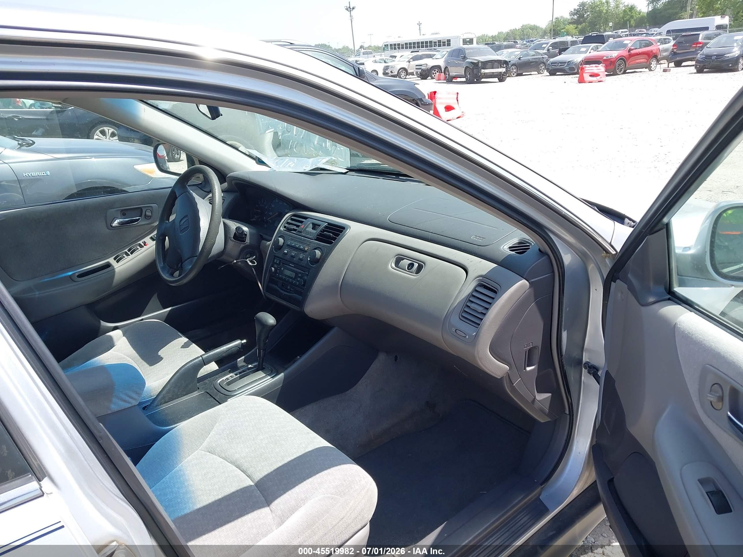 2002 Honda Accord Lx Silver vin: 1HGCG56462A079429