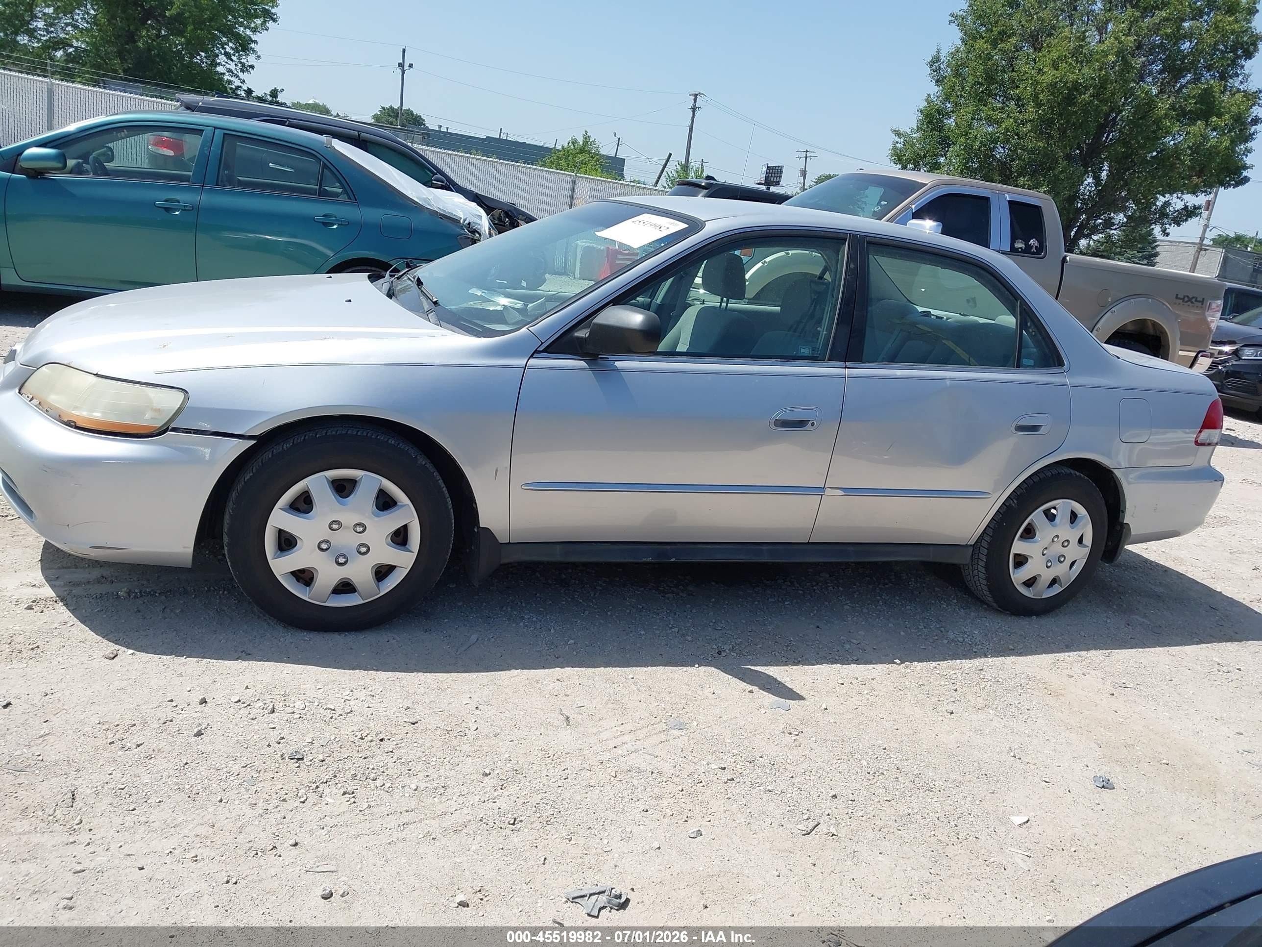 2002 Honda Accord Lx Silver vin: 1HGCG56462A079429