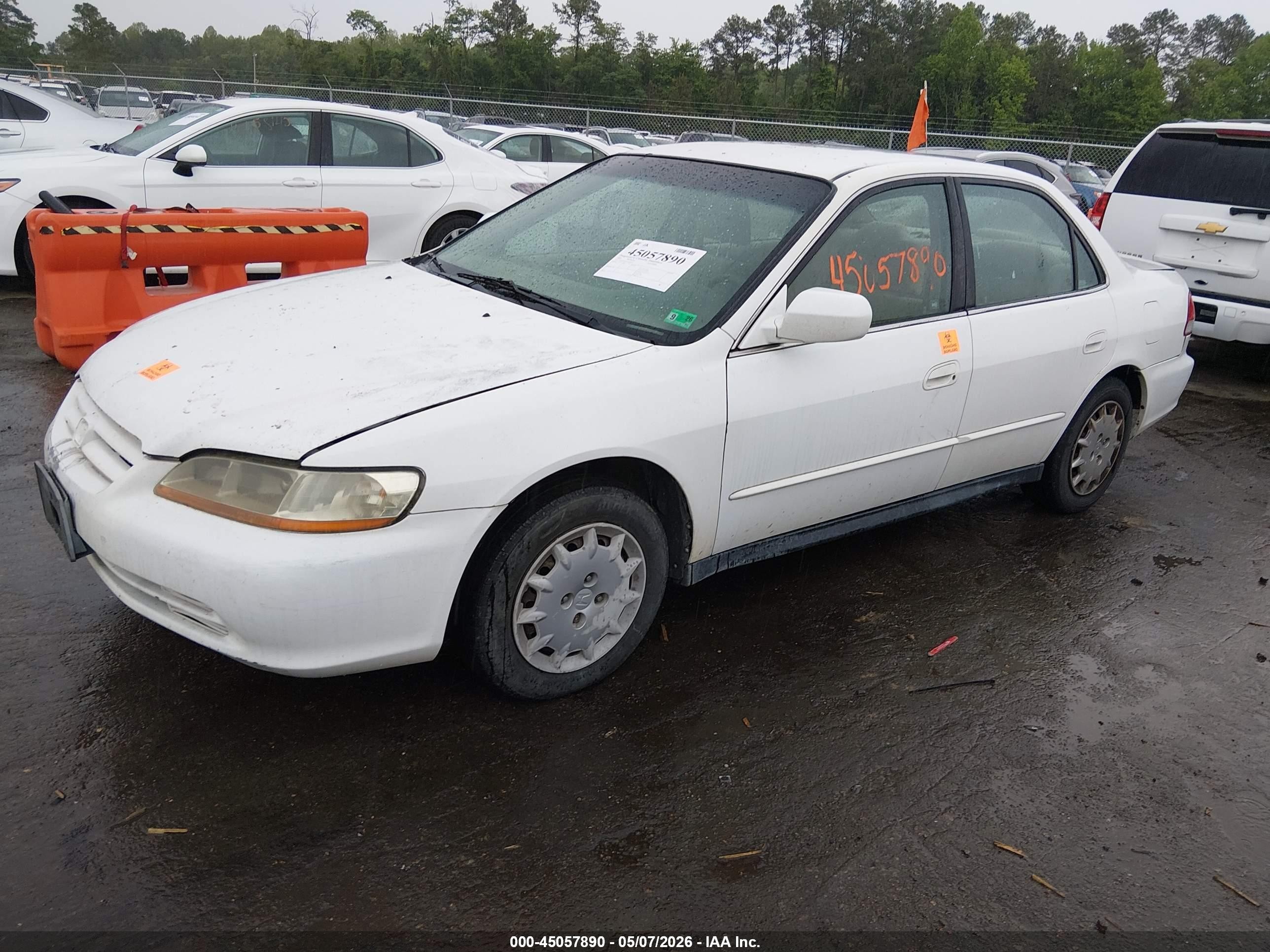 2002 Honda Accord 2.3 Lx White vin: 1HGCG56462A164402