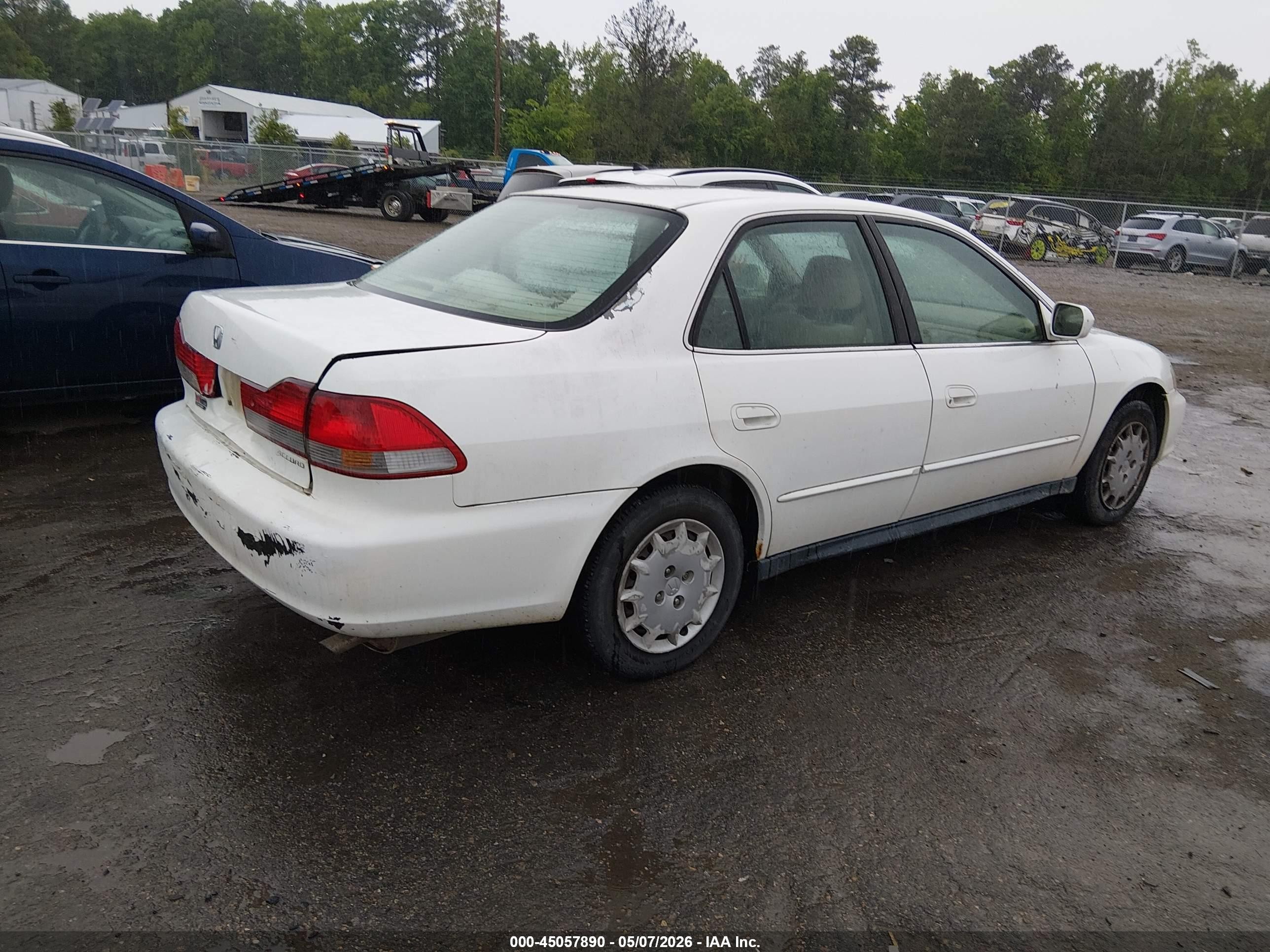 2002 Honda Accord 2.3 Lx White vin: 1HGCG56462A164402