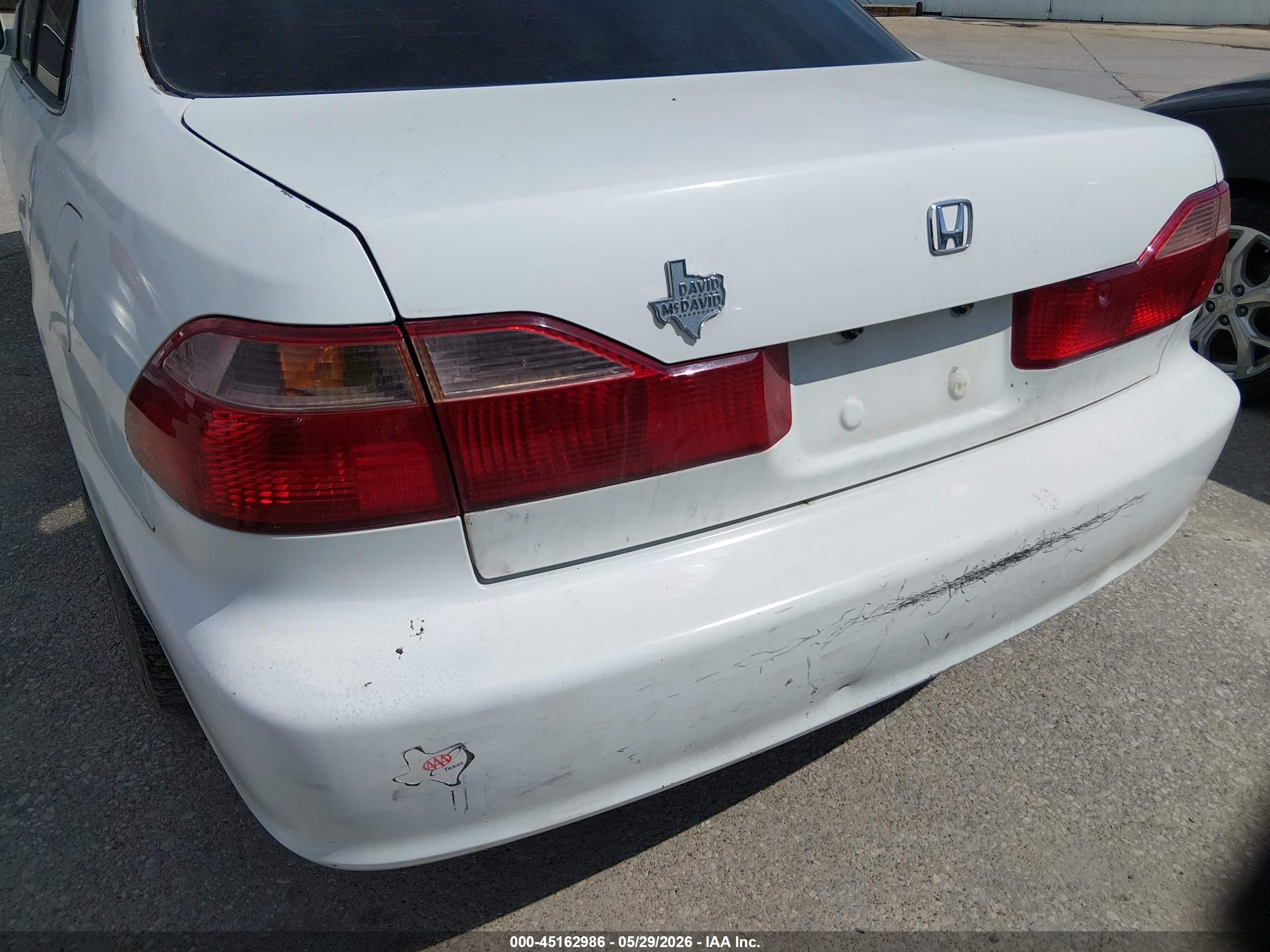 1998 Honda Accord Lx White vin: 1HGCG5646WA037011