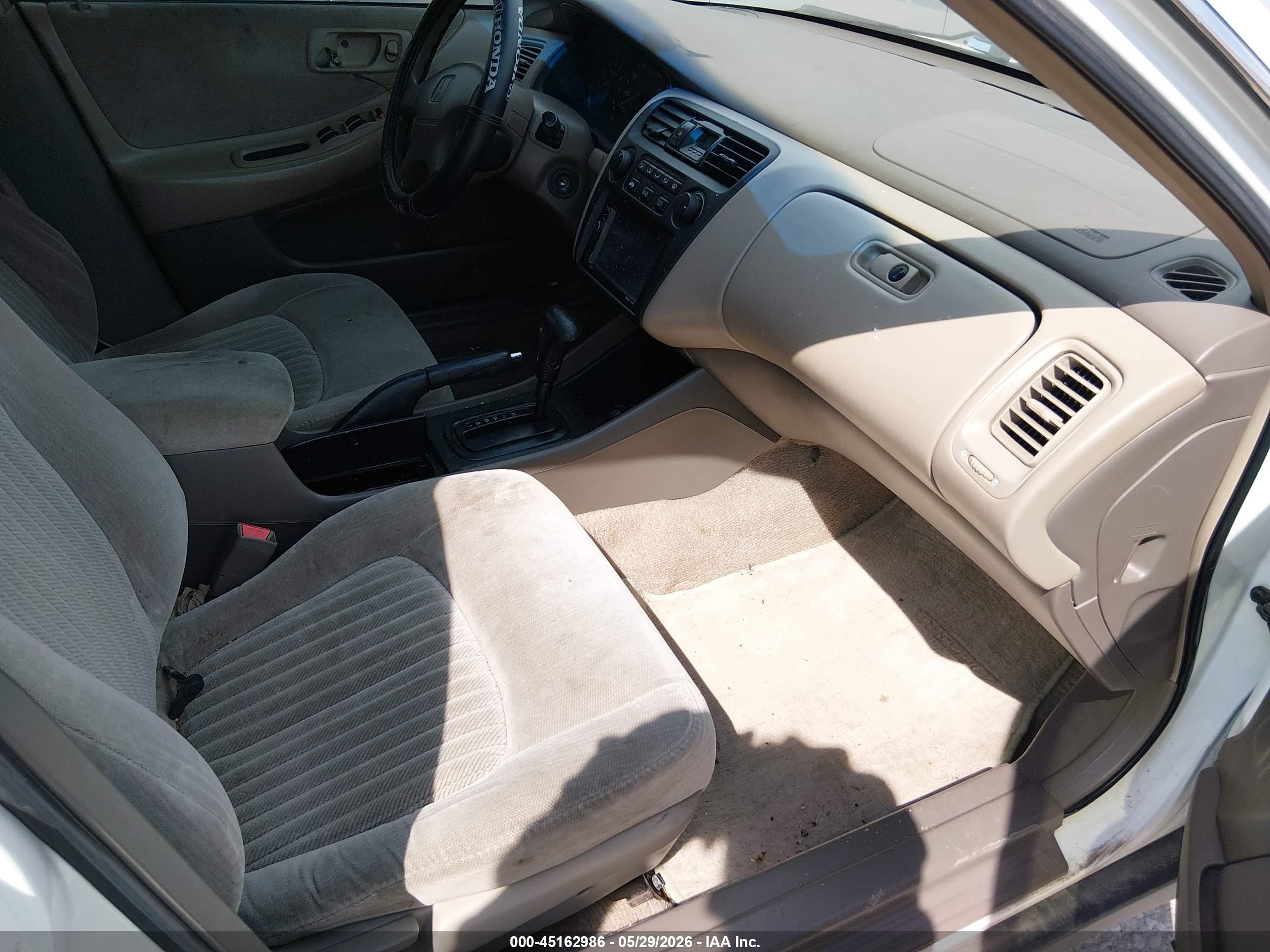 1998 Honda Accord Lx White vin: 1HGCG5646WA037011