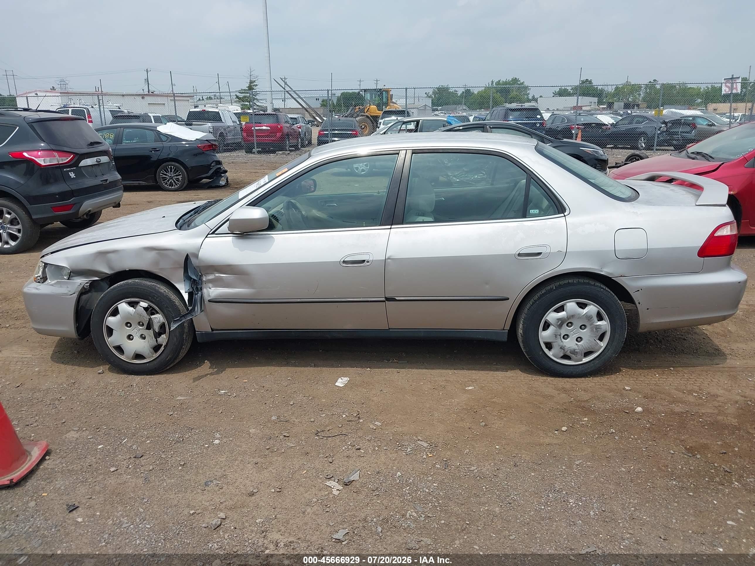 1999 Honda Accord Lx Silver vin: 1HGCG5646XA040699