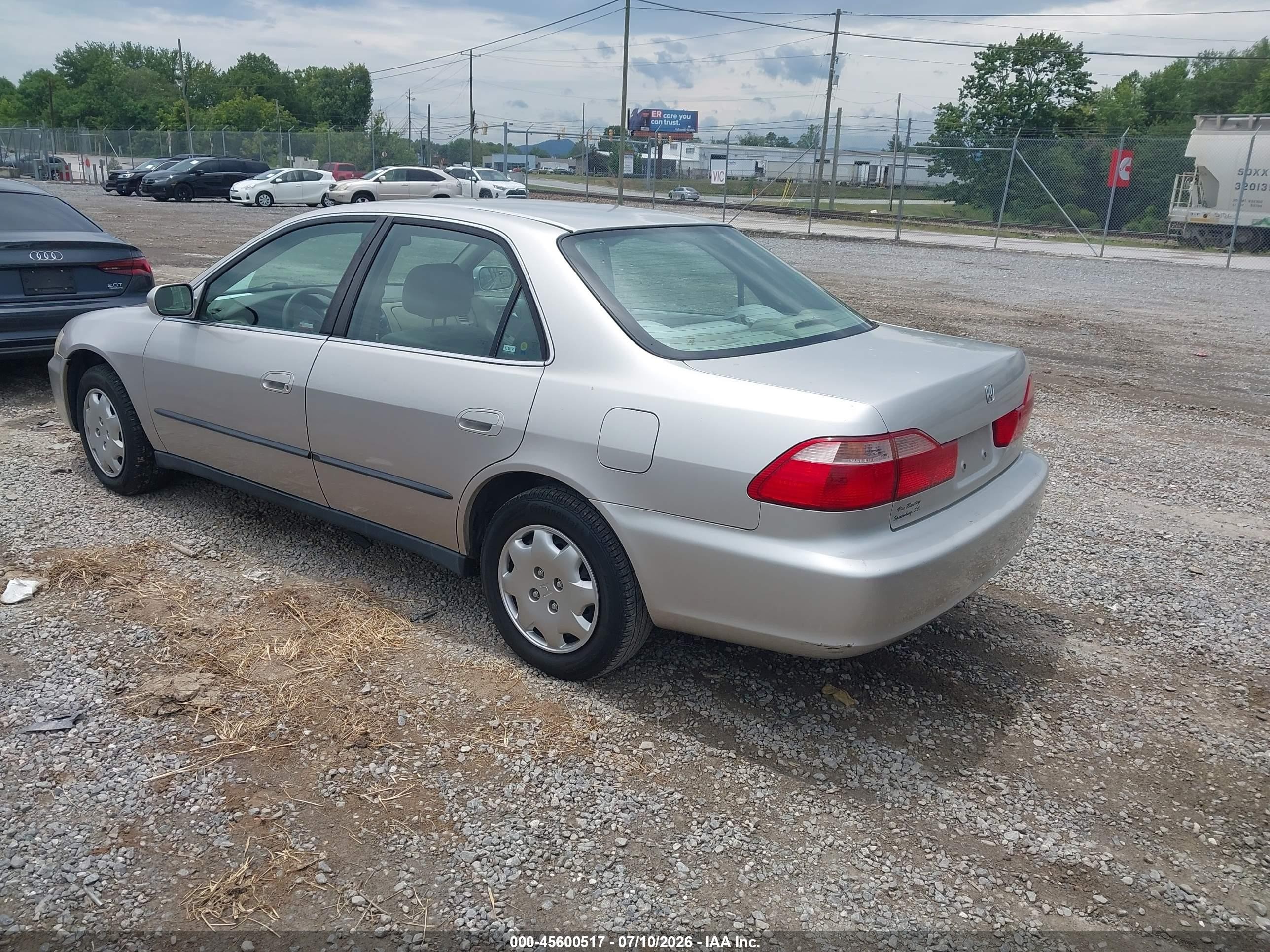 1998 Honda Accord Lx Silver vin: 1HGCG5647WA033663