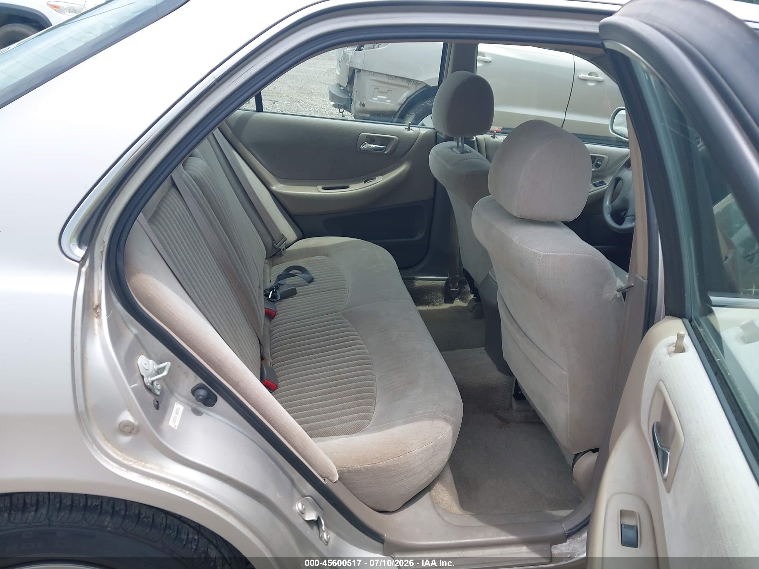 1998 Honda Accord Lx Silver vin: 1HGCG5647WA033663