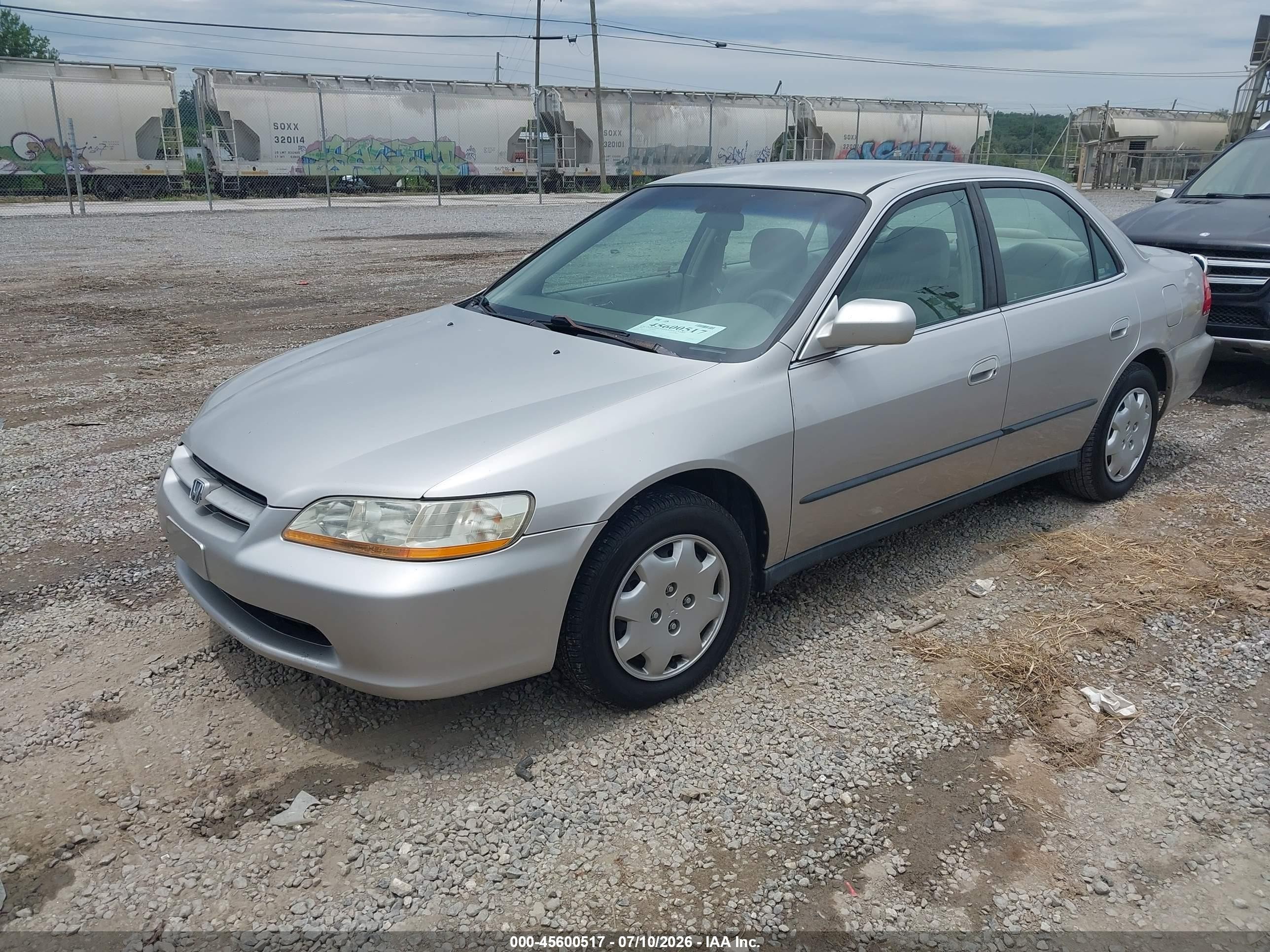 1998 Honda Accord Lx Silver vin: 1HGCG5647WA033663