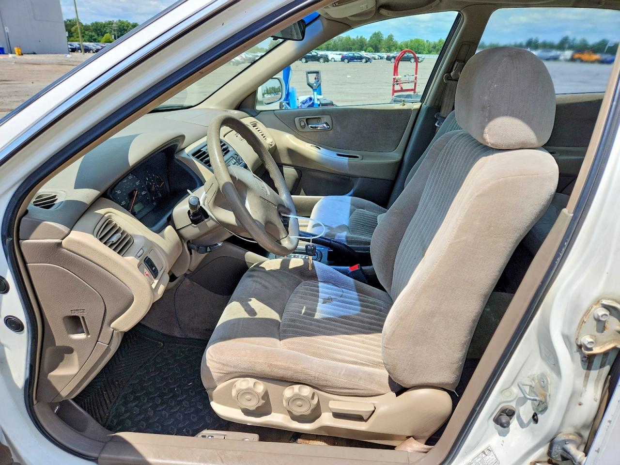 1998 Honda Accord Lx Белый vin: 1HGCG5647WA058854