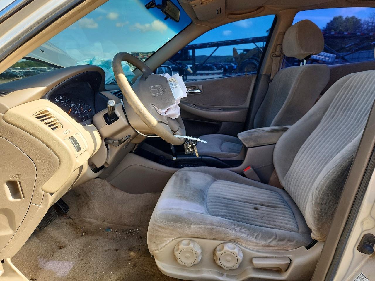 1998 Honda Accord Lx Silver vin: 1HGCG5647WA153432