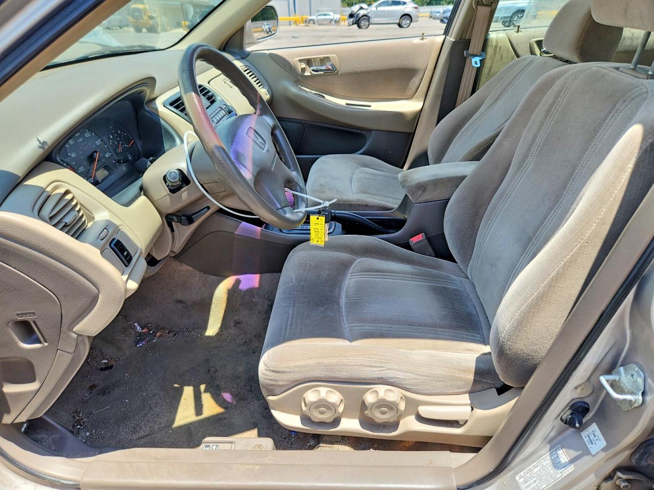 1999 Honda Accord Lx Tan vin: 1HGCG5647XA084517