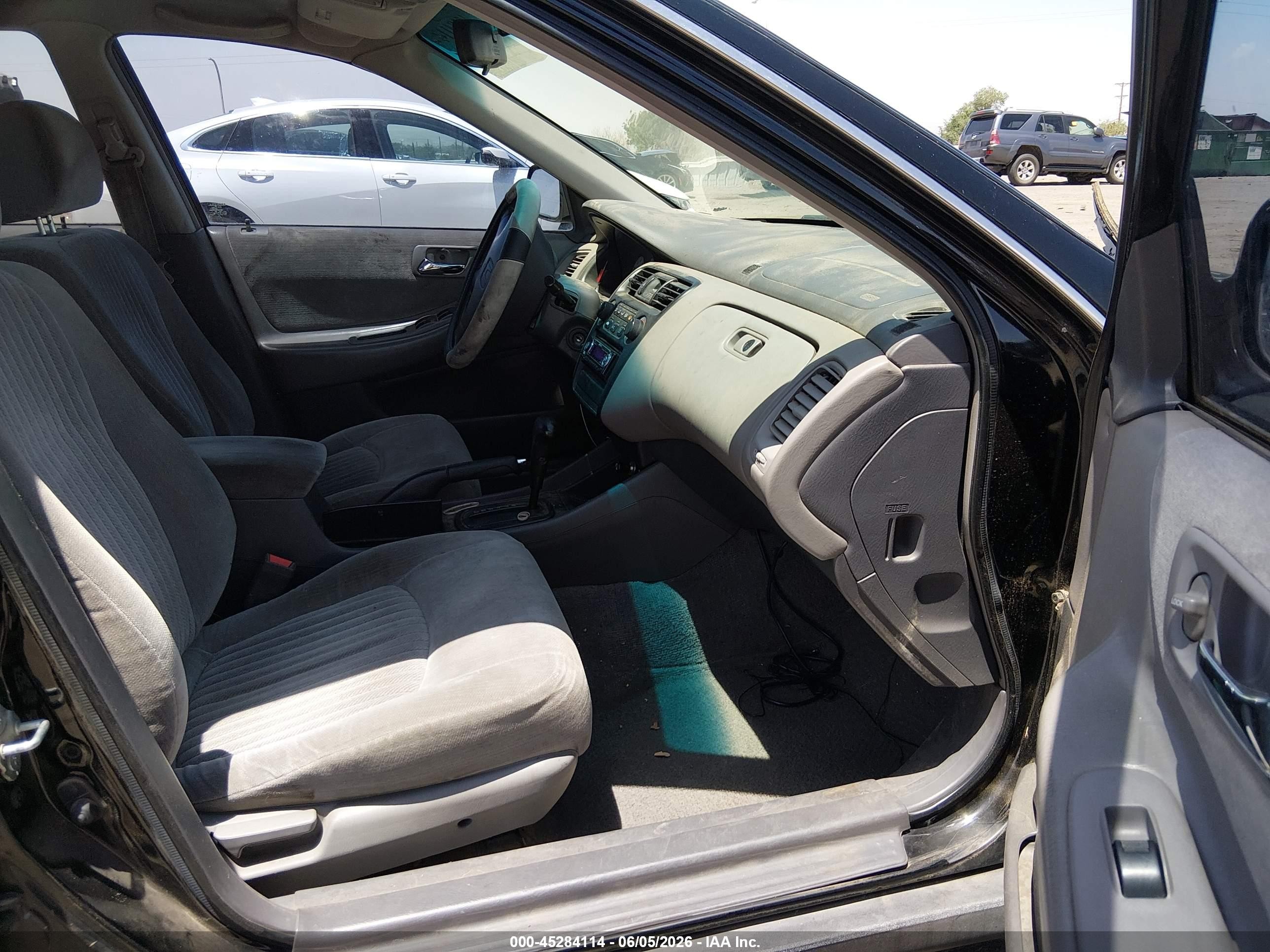 1998 Honda Accord Lx Black vin: 1HGCG5648WA078501