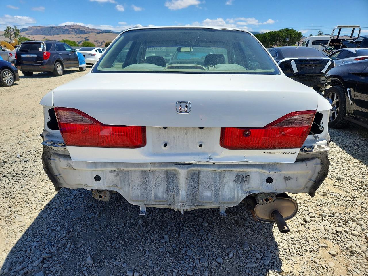 1998 Honda Accord Lx Белый vin: 1HGCG5648WA149938