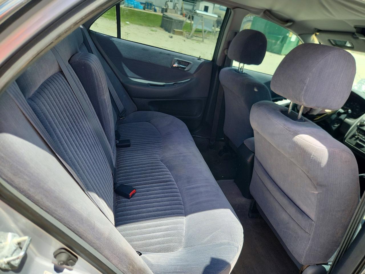 1998 Honda Accord Lx Silver vin: 1HGCG5649WA253063