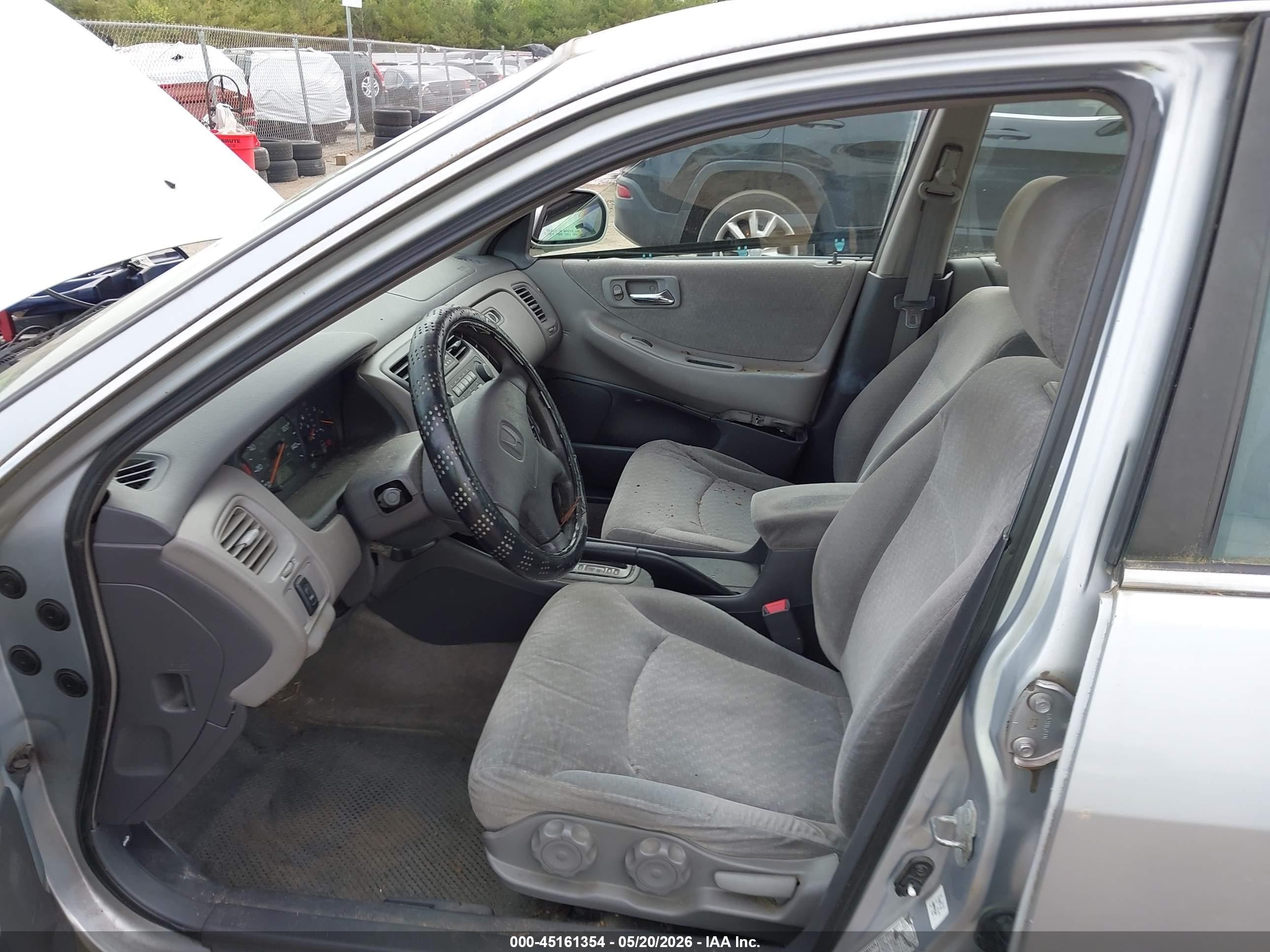 2001 Honda Accord 2.3 Lx Silver vin: 1HGCG564X1A119042