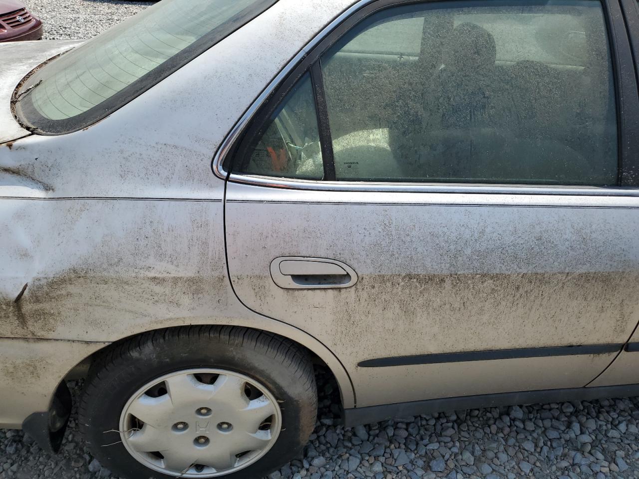 1998 Hond Accord Lx Cream vin: 1HGCG564XWA113622
