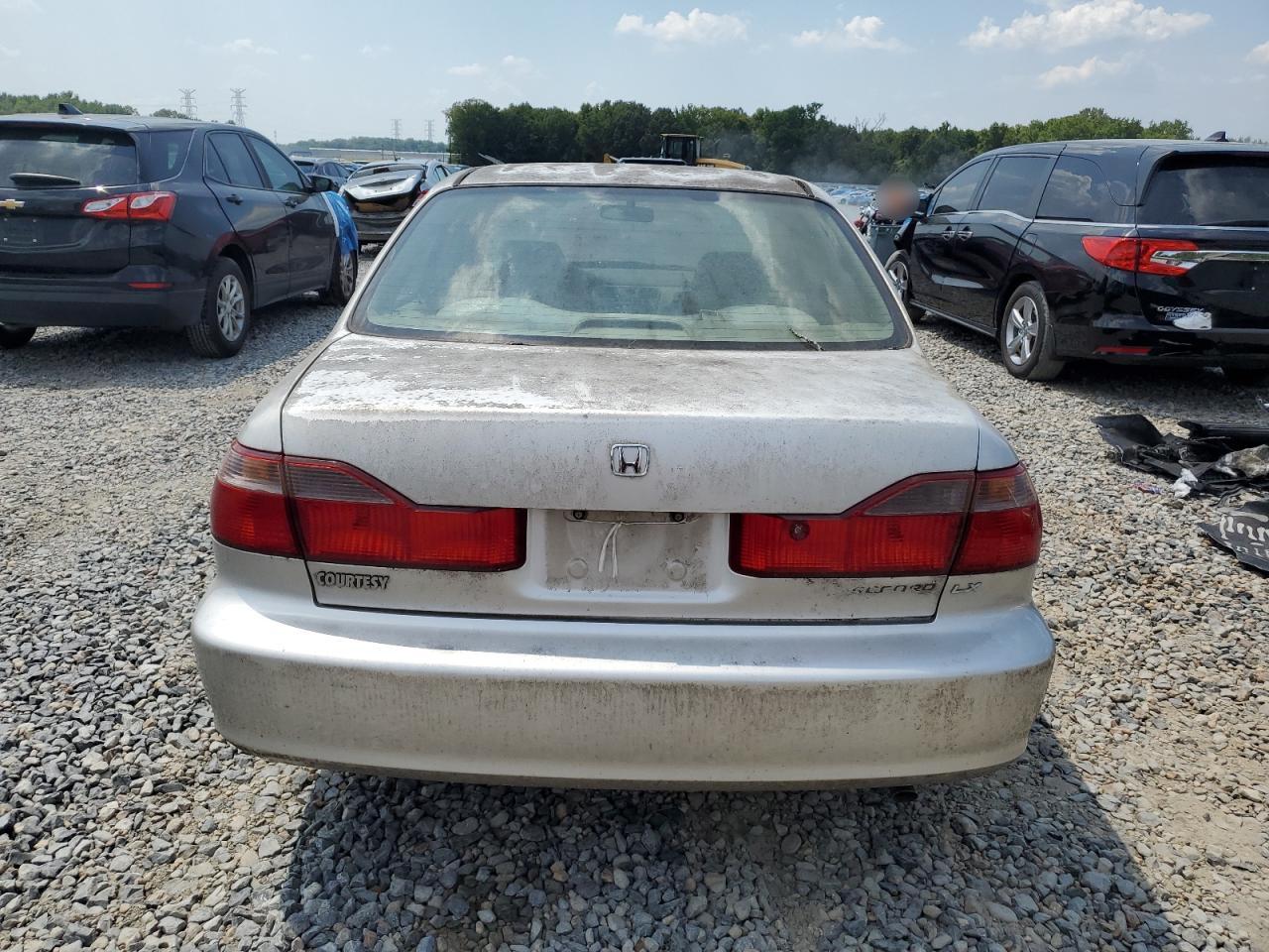 1998 Hond Accord Lx Cream vin: 1HGCG564XWA113622