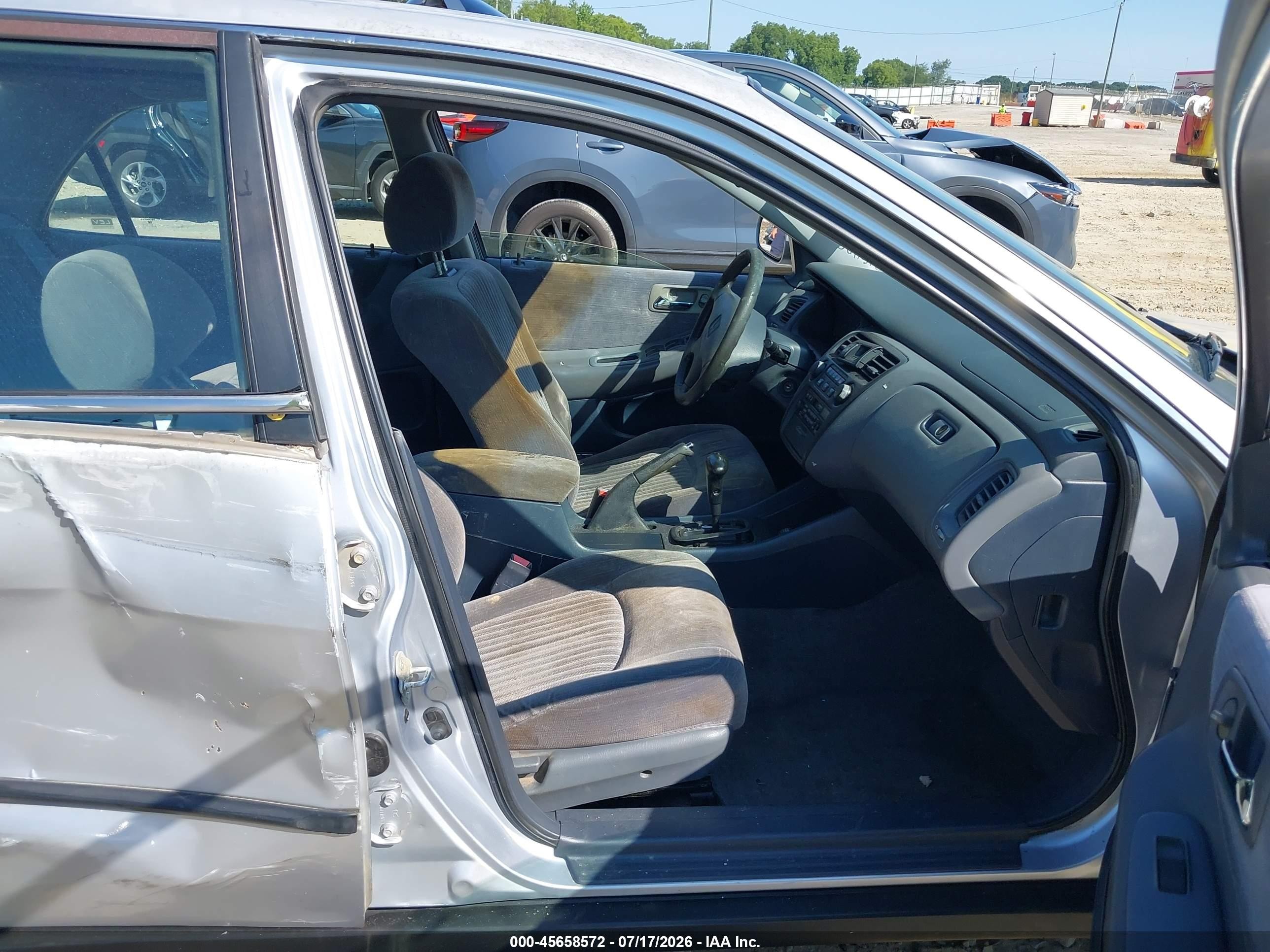 1998 Honda Accord Lx Silver vin: 1HGCG564XWA213820