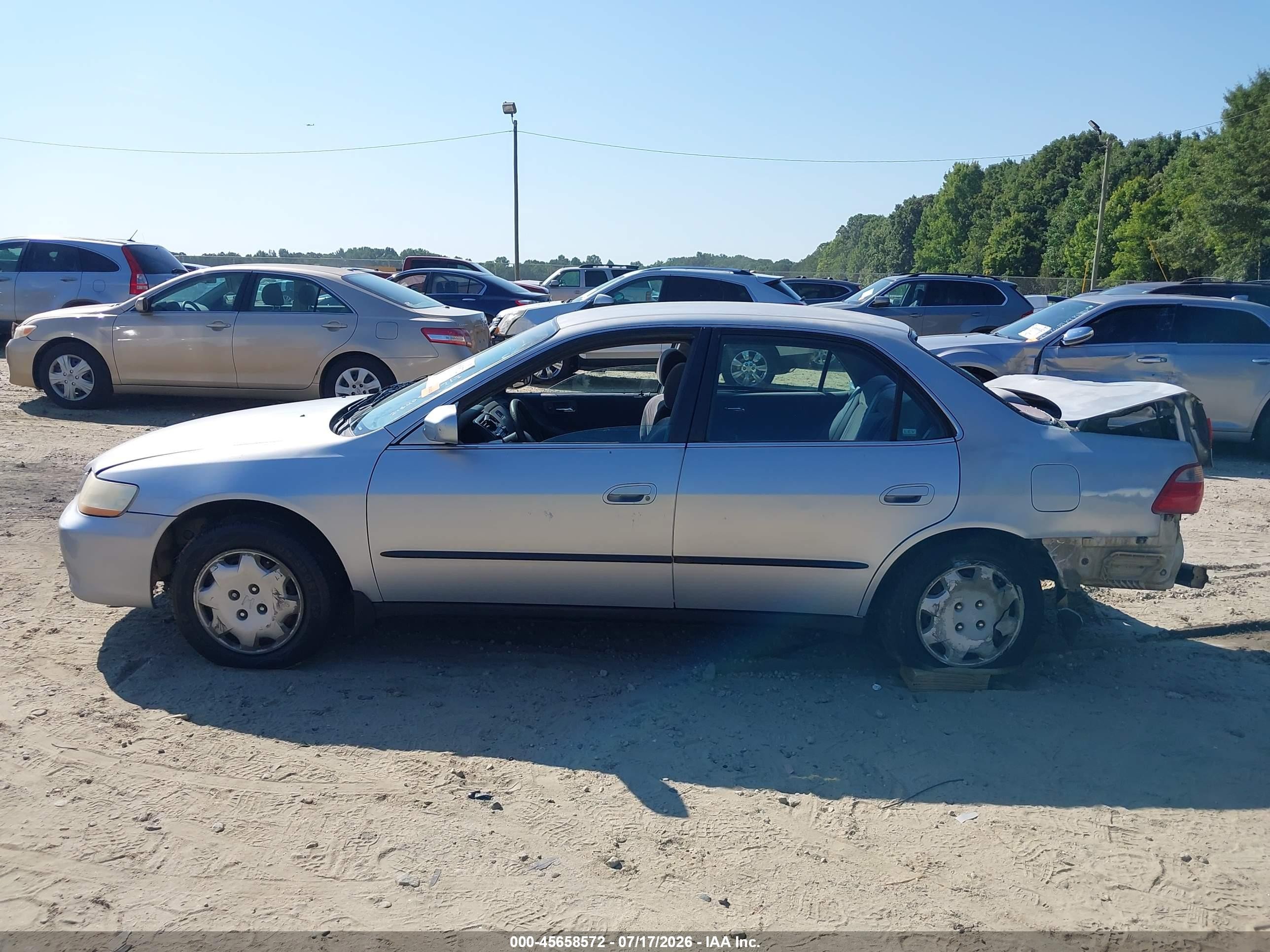 1998 Honda Accord Lx Silver vin: 1HGCG564XWA213820