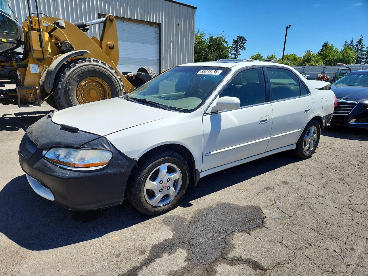 1998 Honda Accord Ex White vin: 1HGCG5652WA130486