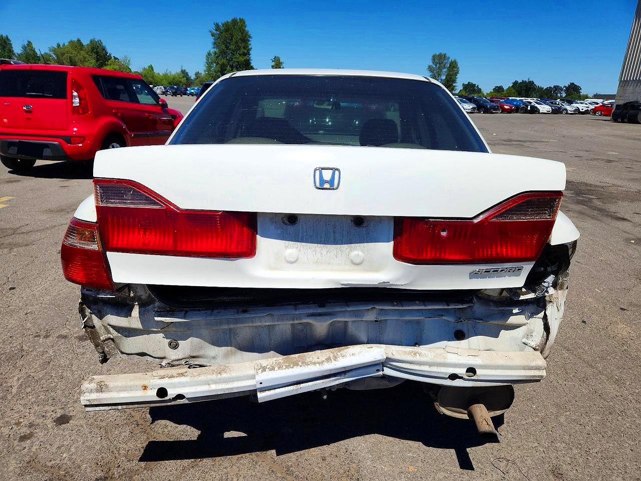 1998 Honda Accord Ex White vin: 1HGCG5652WA130486