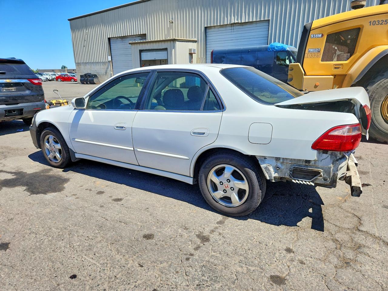 1998 Honda Accord Ex White vin: 1HGCG5652WA130486