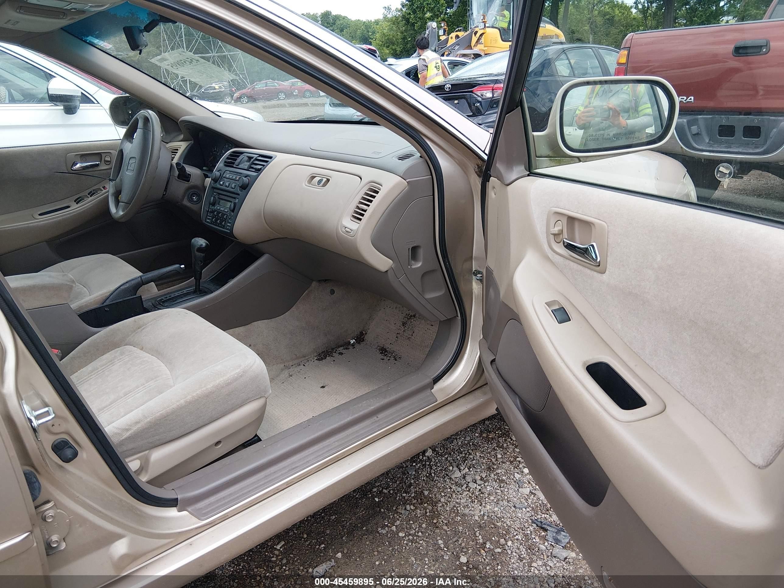 2000 Honda Accord 2.3 Ex Gold vin: 1HGCG5652YA125839