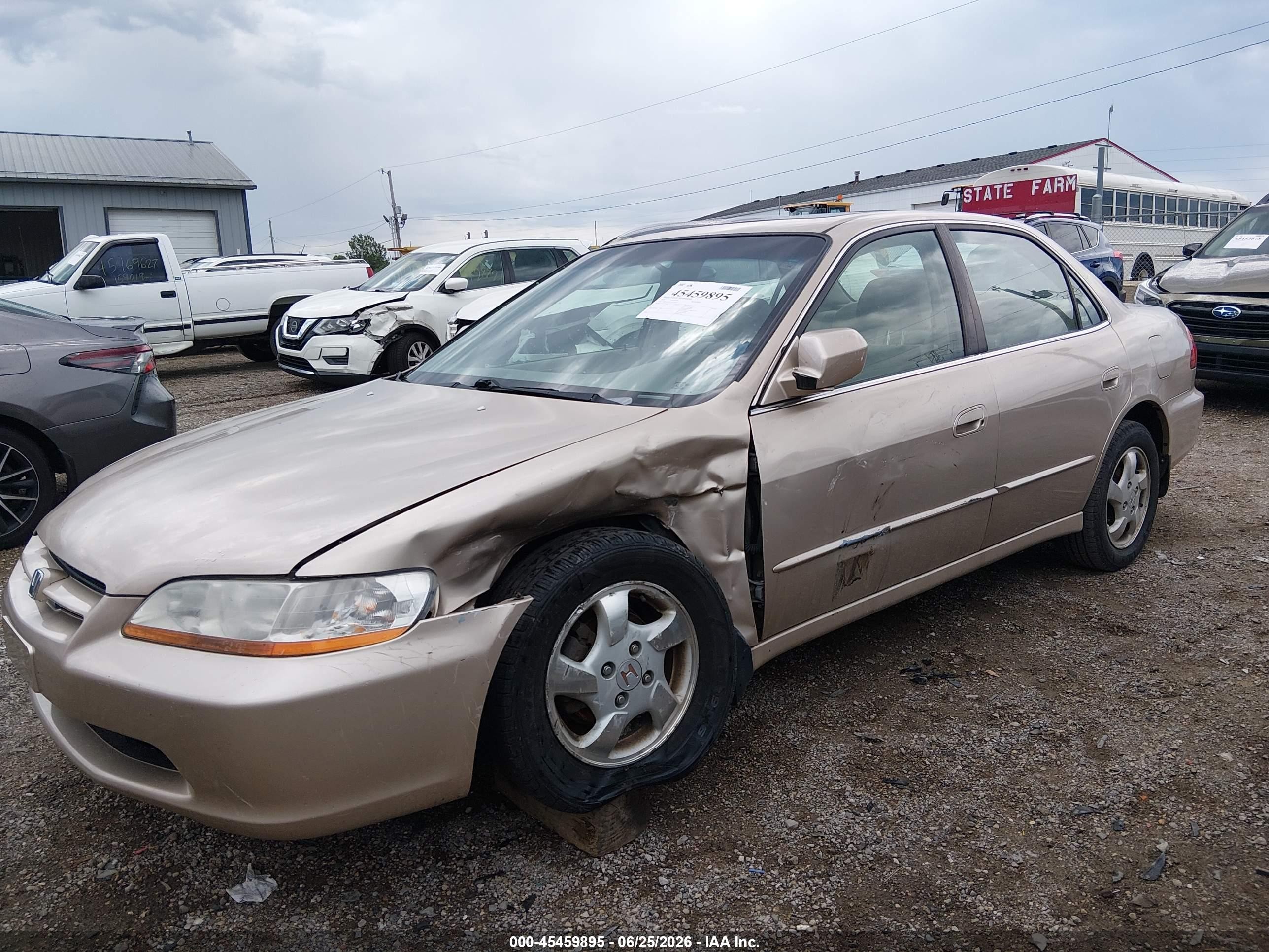 2000 Honda Accord 2.3 Ex Gold vin: 1HGCG5652YA125839