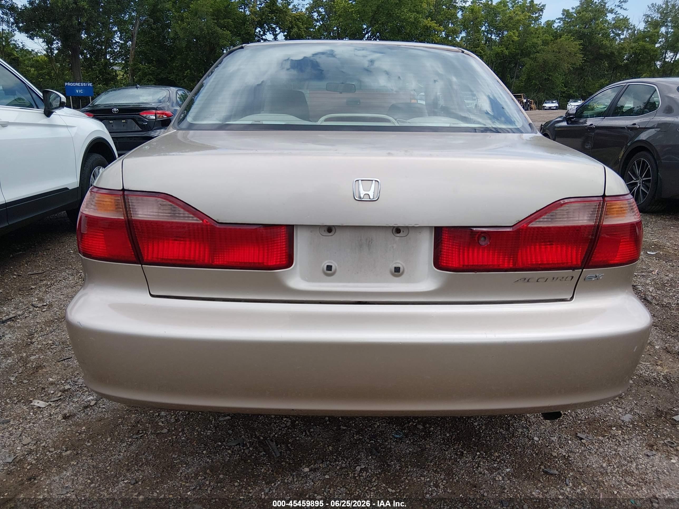 2000 Honda Accord 2.3 Ex Gold vin: 1HGCG5652YA125839
