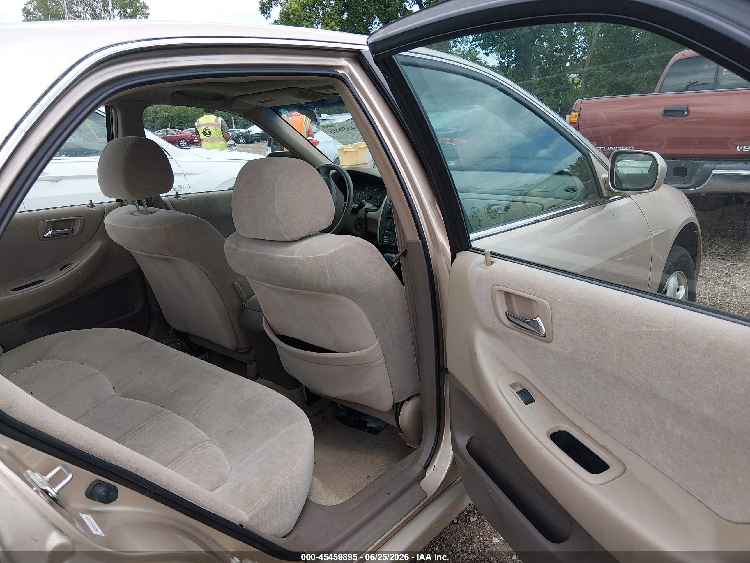 2000 Honda Accord 2.3 Ex Gold vin: 1HGCG5652YA125839