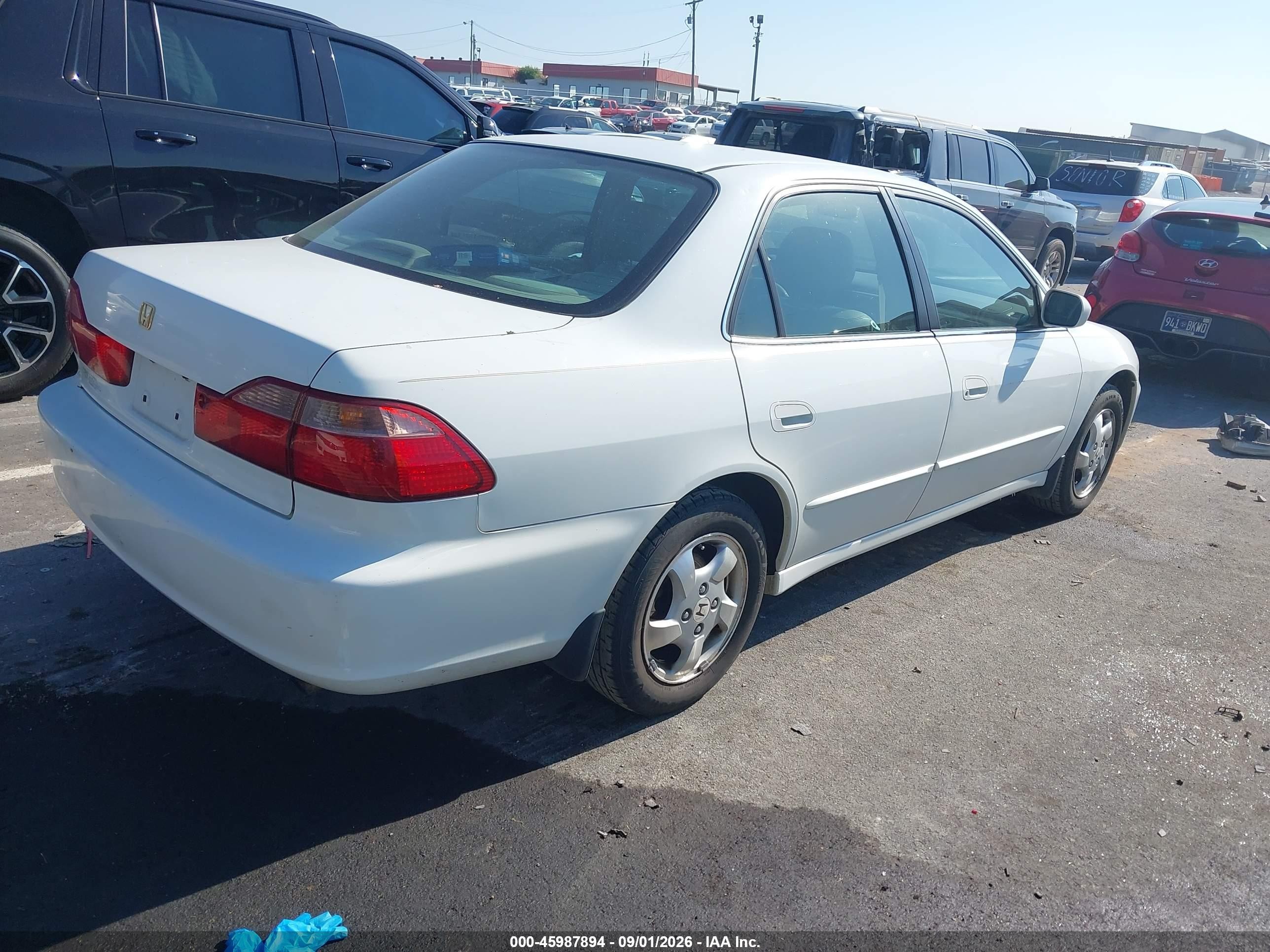 1998 Honda Accord Ex Белый vin: 1HGCG5653WA048296
