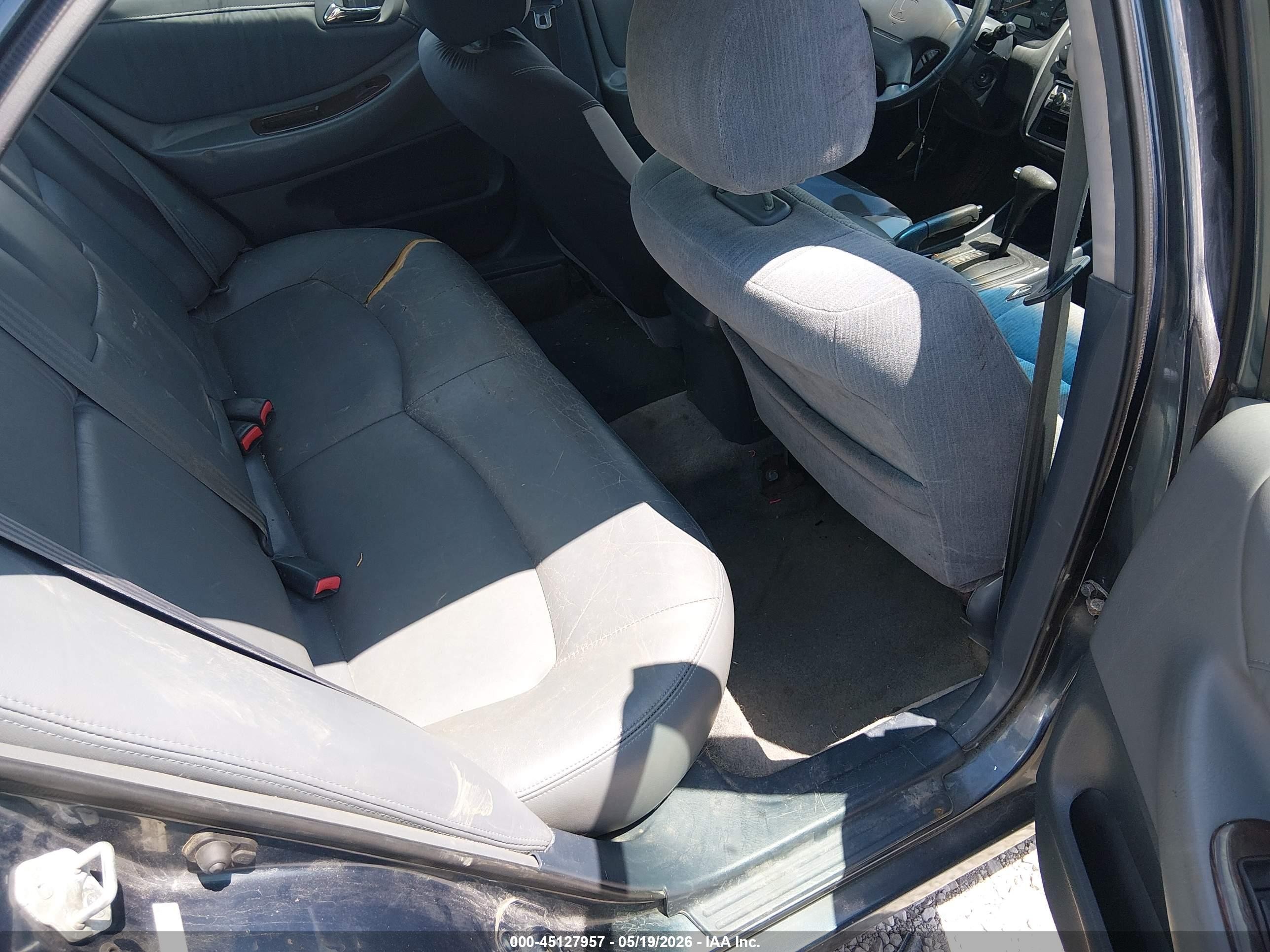 1998 Honda Accord Ex Silver vin: 1HGCG5653WA084943