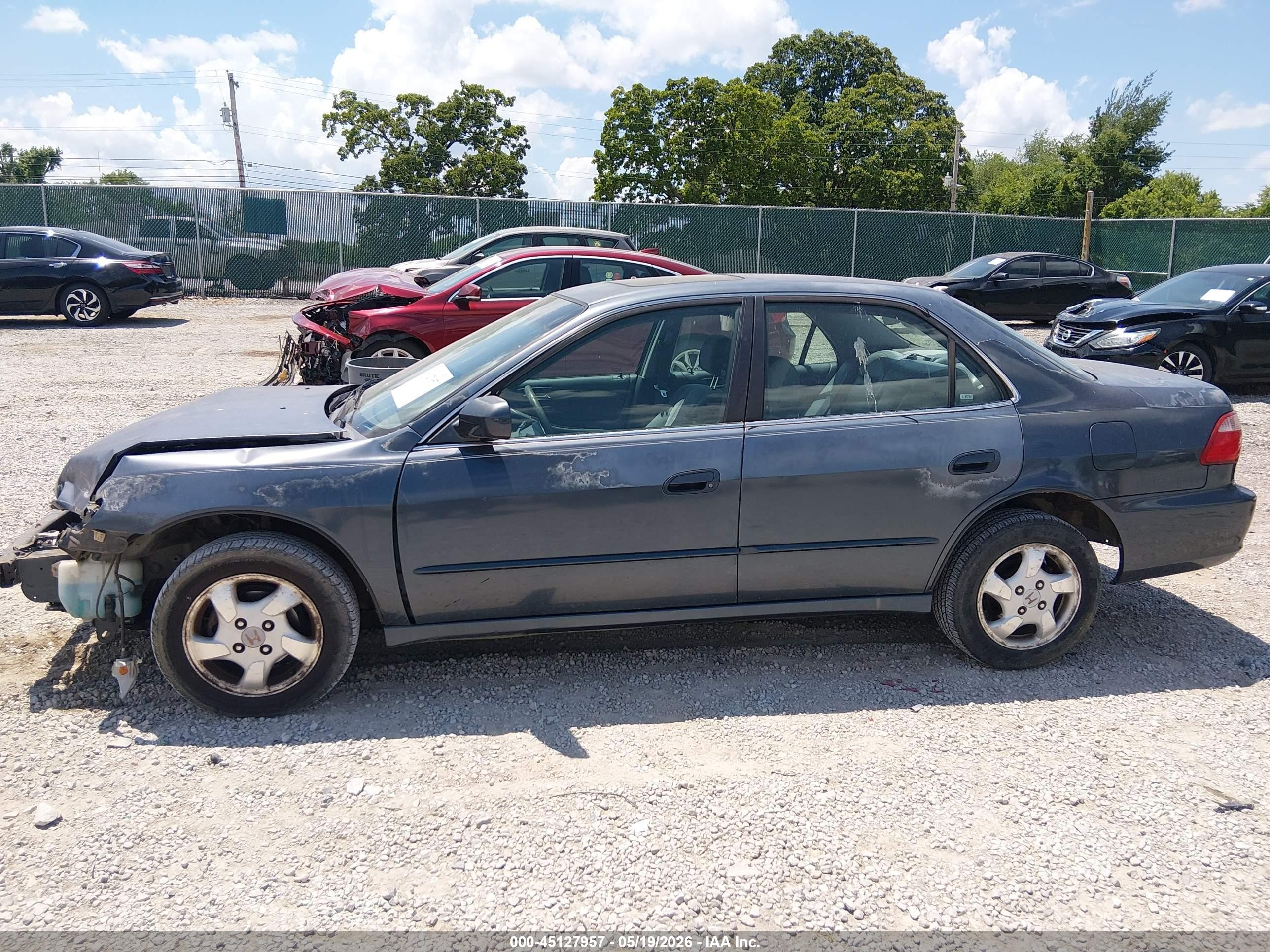 1998 Honda Accord Ex Silver vin: 1HGCG5653WA084943