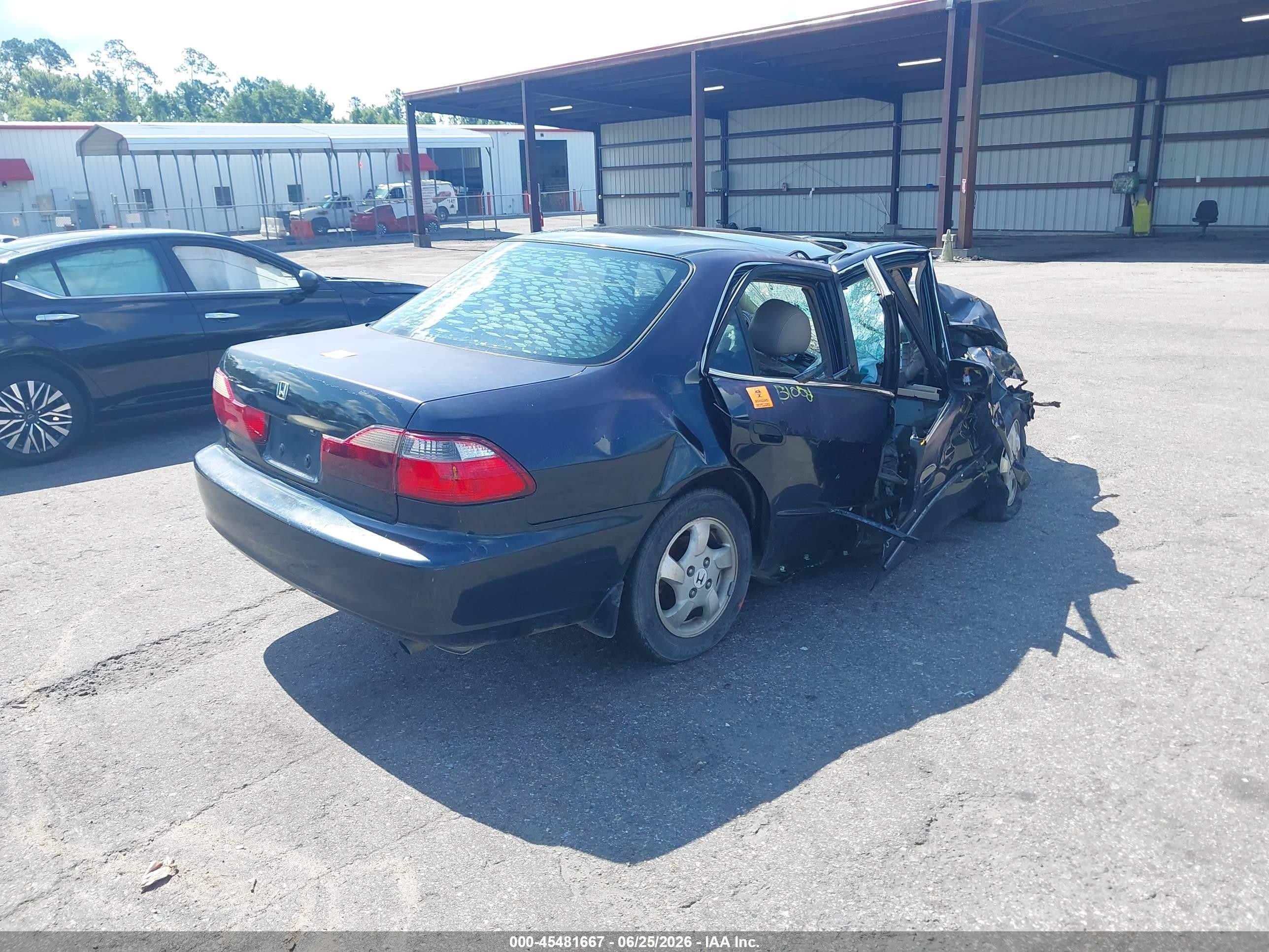 1998 Honda Accord Ex Blue vin: 1HGCG5657WA173818