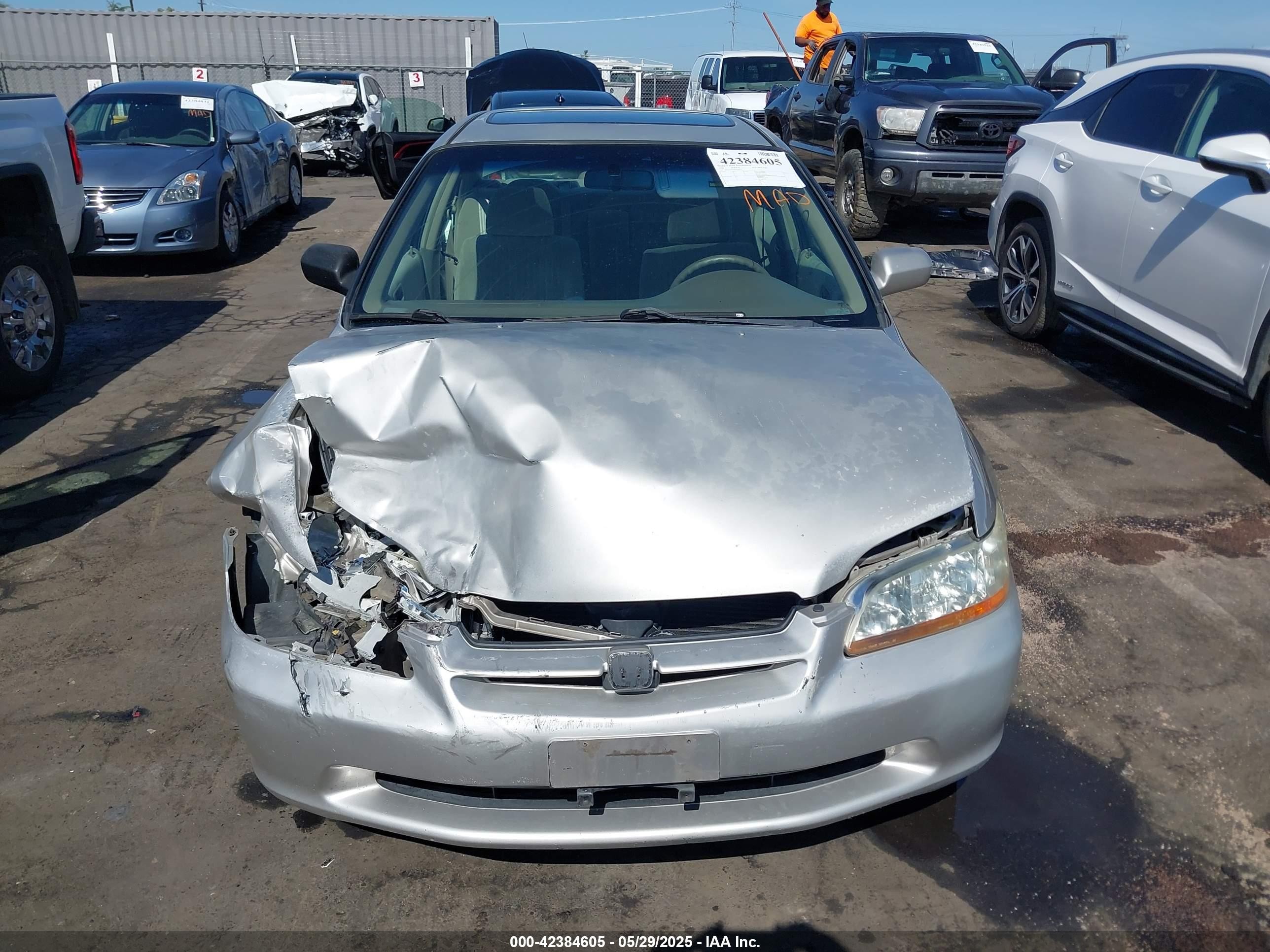 1998 Honda Accord Ex Silver vin: 1HGCG5657WA268931