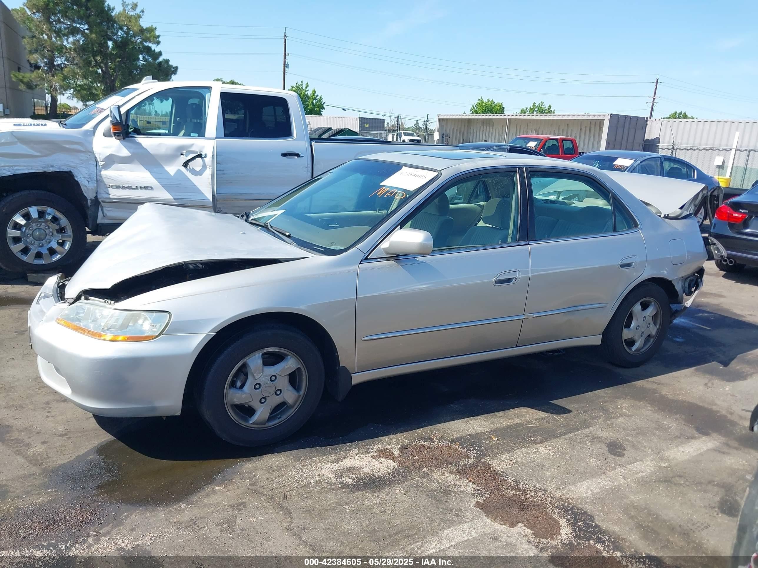 1998 Honda Accord Ex Silver vin: 1HGCG5657WA268931
