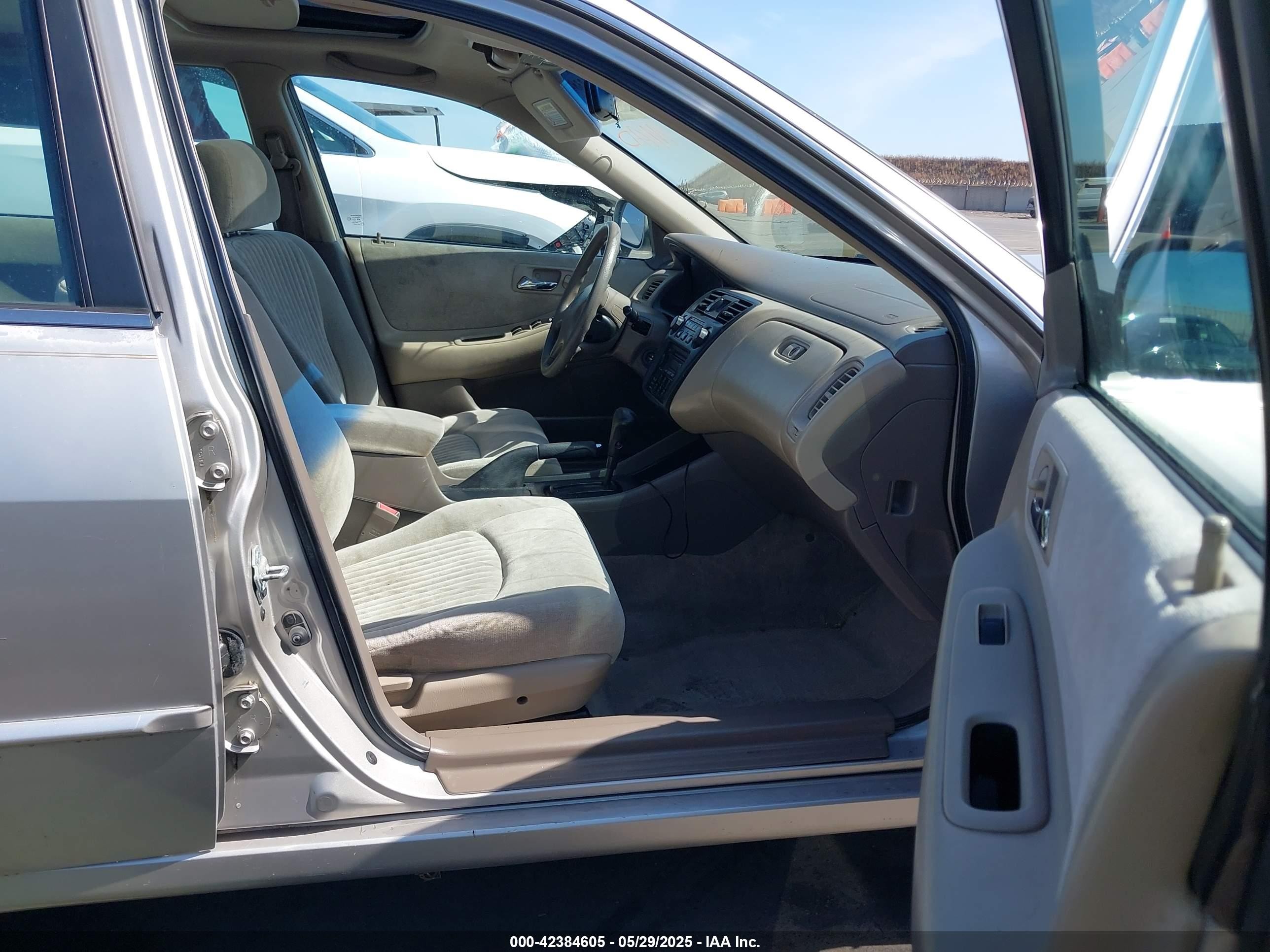 1998 Honda Accord Ex Silver vin: 1HGCG5657WA268931