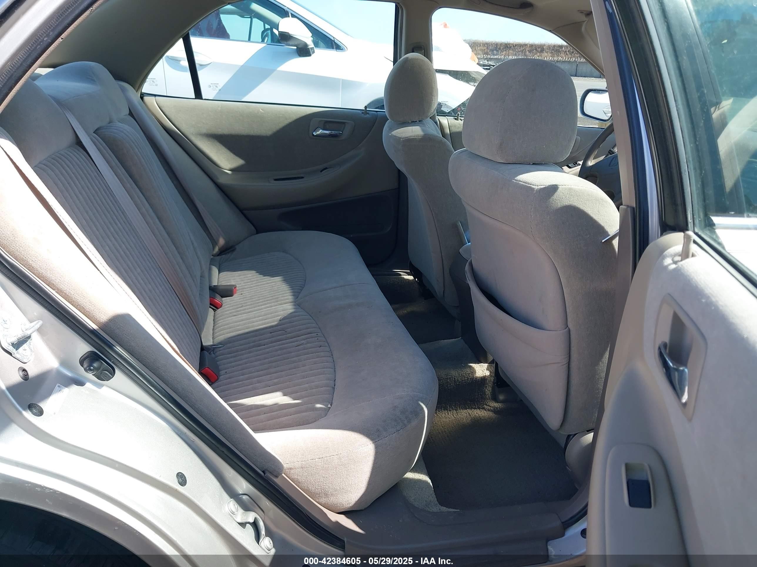 1998 Honda Accord Ex Silver vin: 1HGCG5657WA268931
