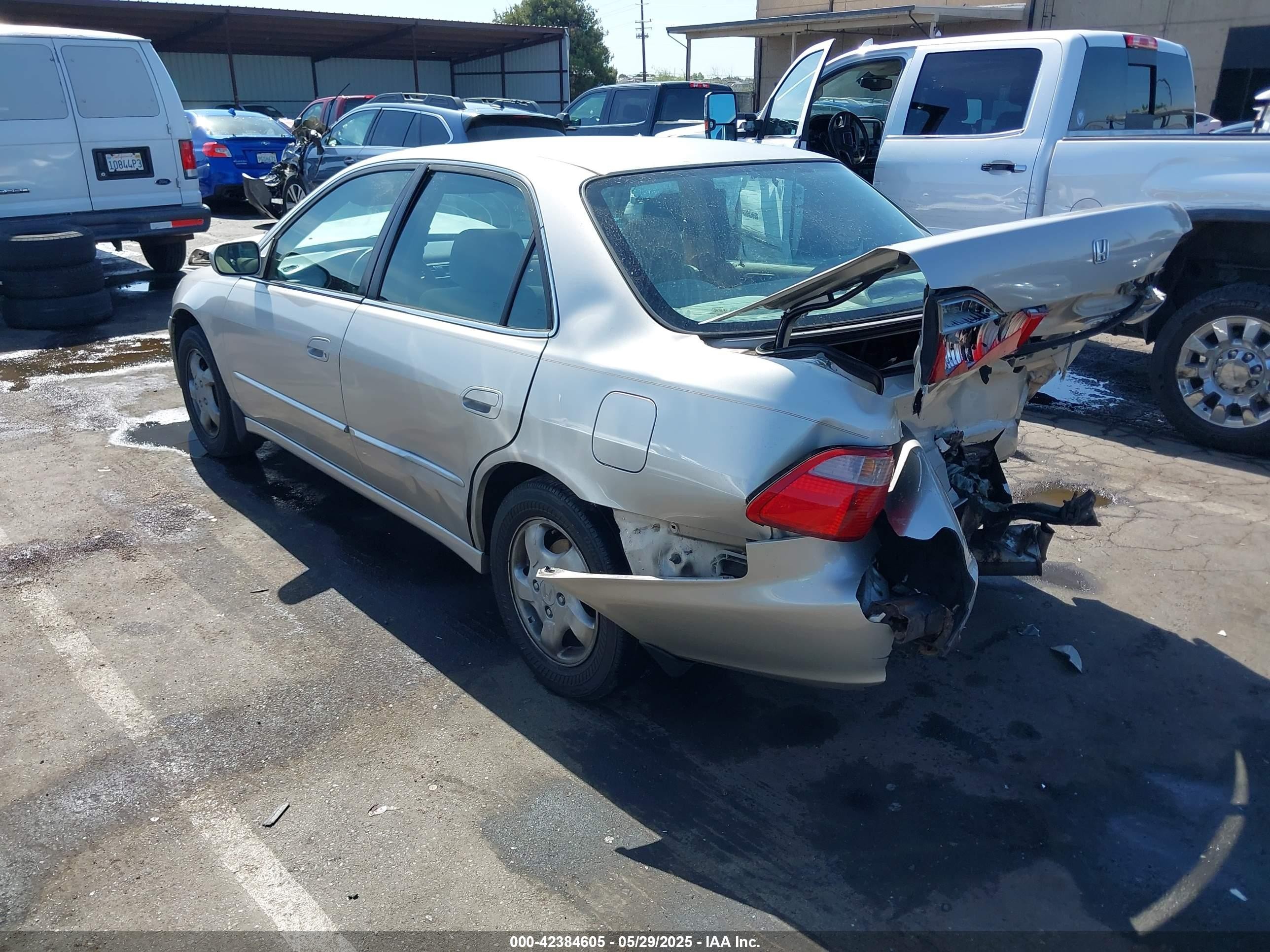 1998 Honda Accord Ex Silver vin: 1HGCG5657WA268931