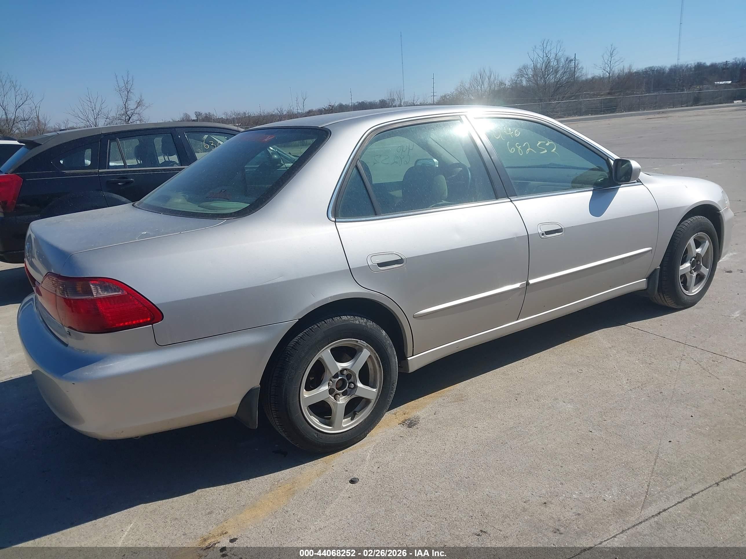 1998 Honda Accord Ex Silver vin: 1HGCG5658WA080483