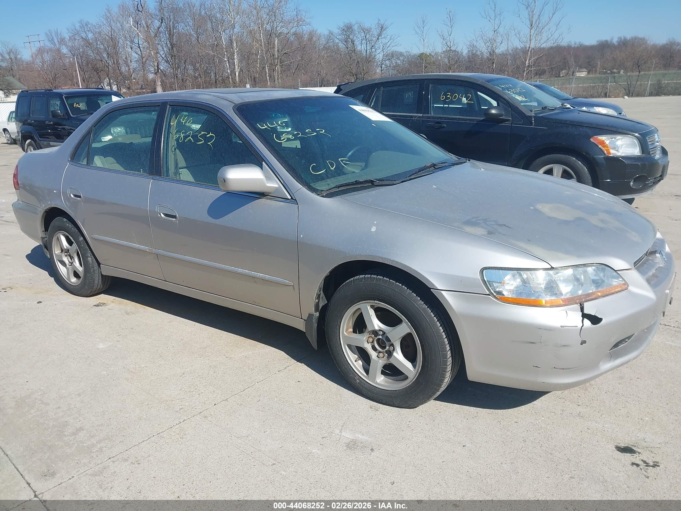 1998 Honda Accord Ex Silver vin: 1HGCG5658WA080483