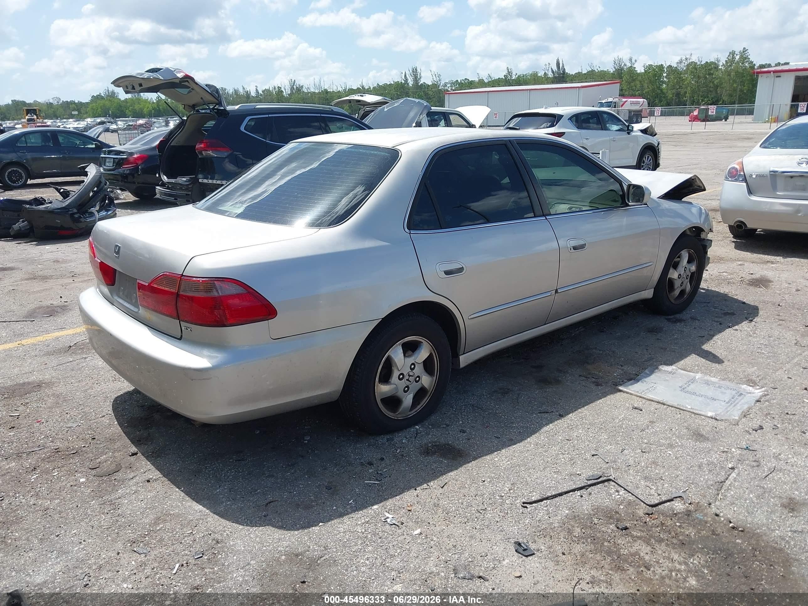 1998 Honda Accord Ex Silver vin: 1HGCG5658WA188778